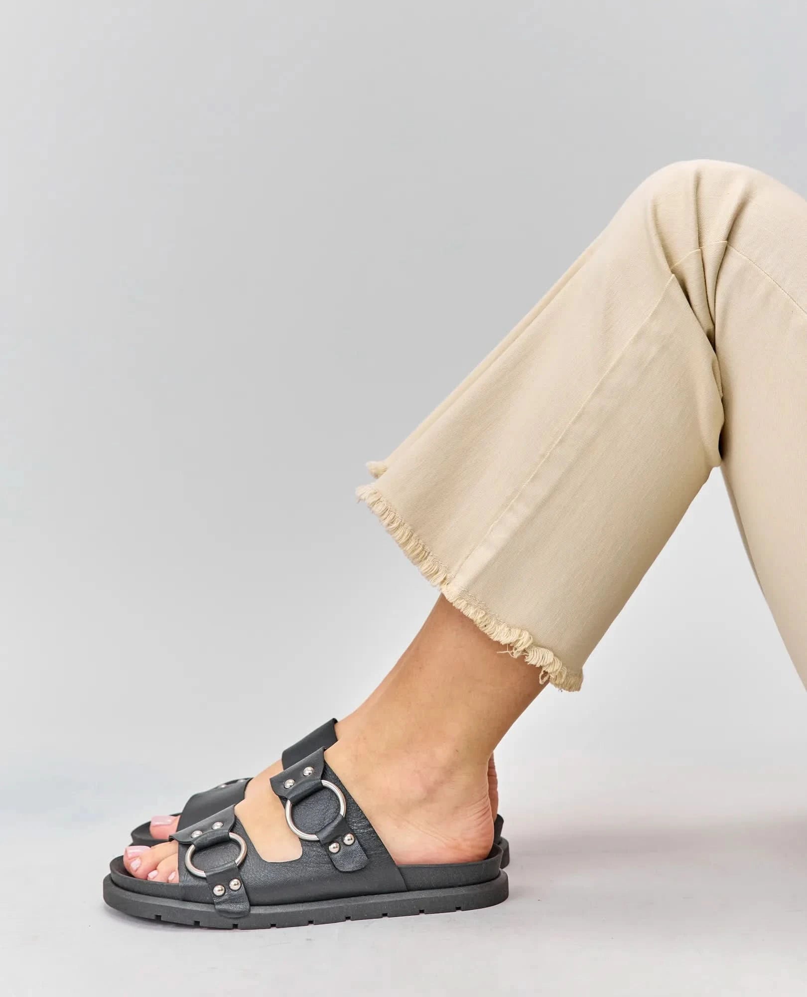 כפכפי רצועות - אמנדה - B Unique