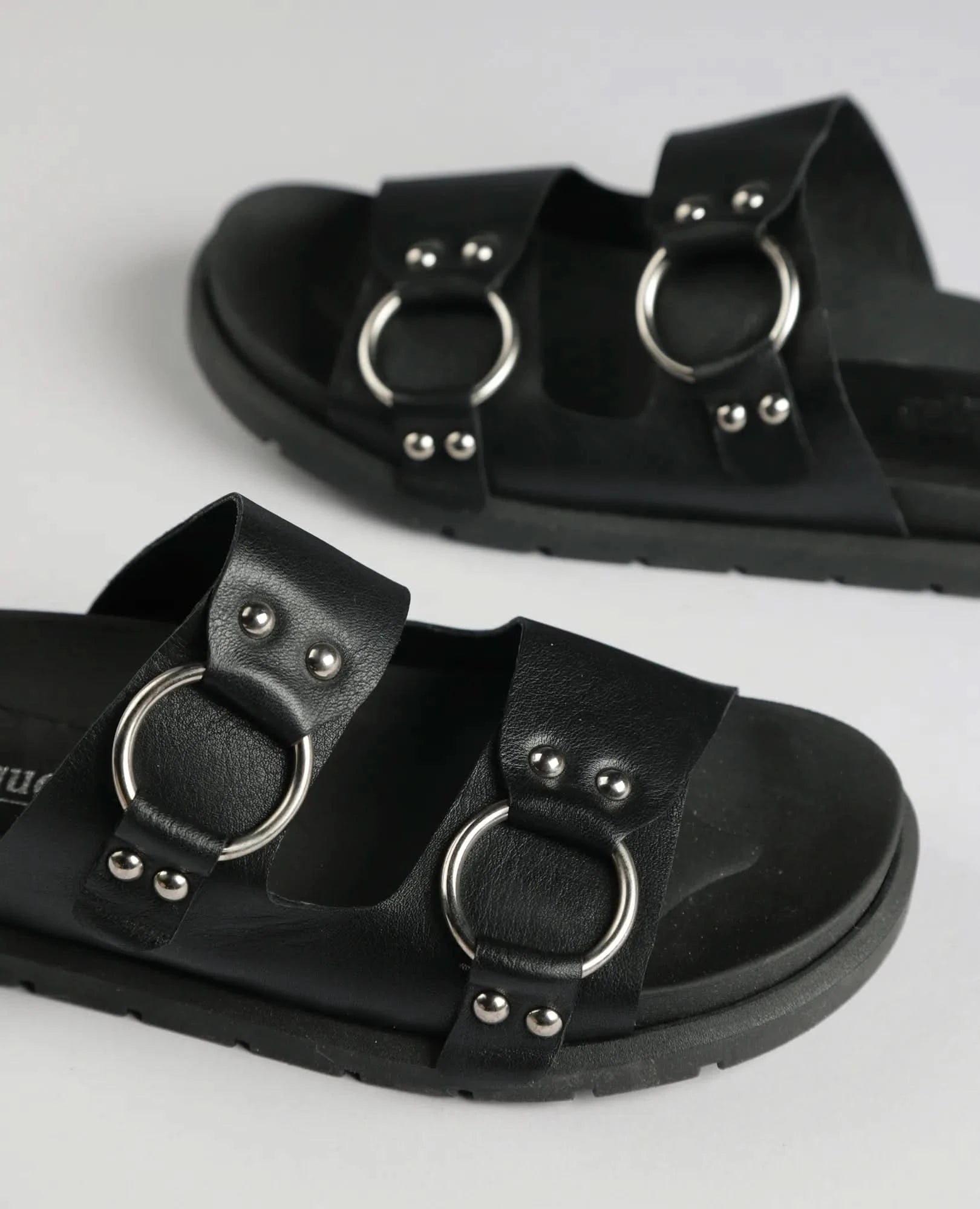 כפכפי רצועות - אמנדה - B Unique