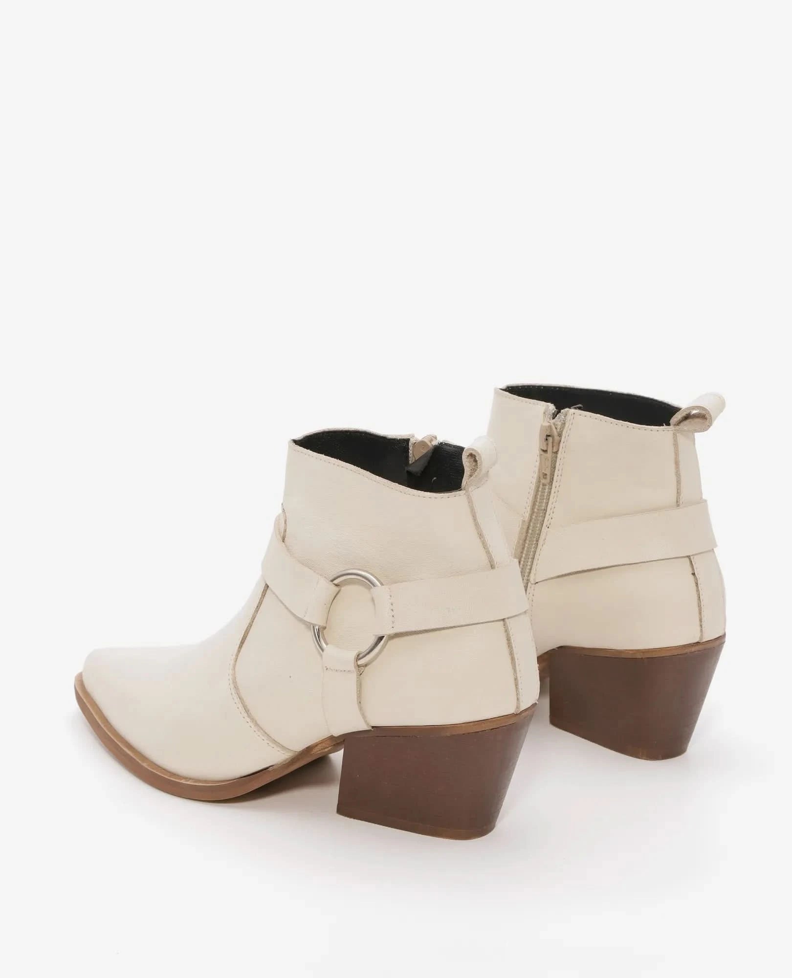 מגפוני עור בסגנון בוקרים דגם סופיה | מגפונים לנשים בי יוניק