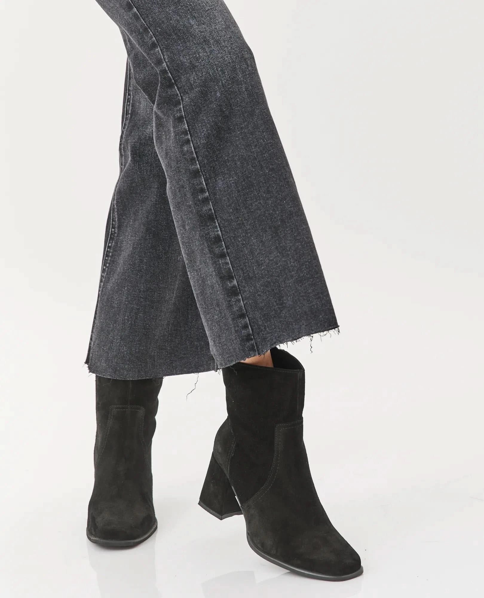 מגפוני עקב מעור זמש איכותי דגם בריטני | מגפונים לנשים- בי יוניק