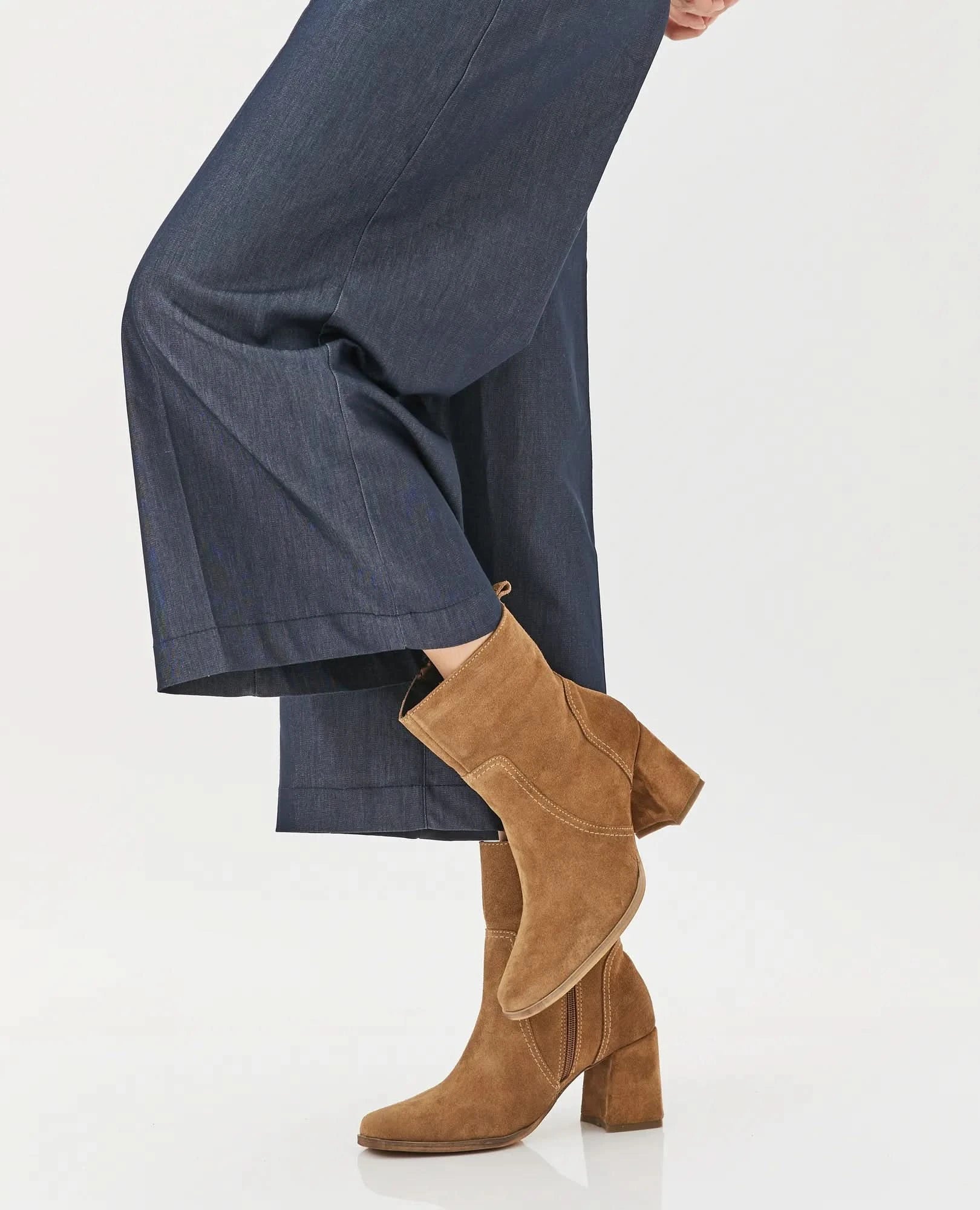 מגפוני עקב מעור זמש איכותי דגם בריטני | מגפונים לנשים- בי יוניק