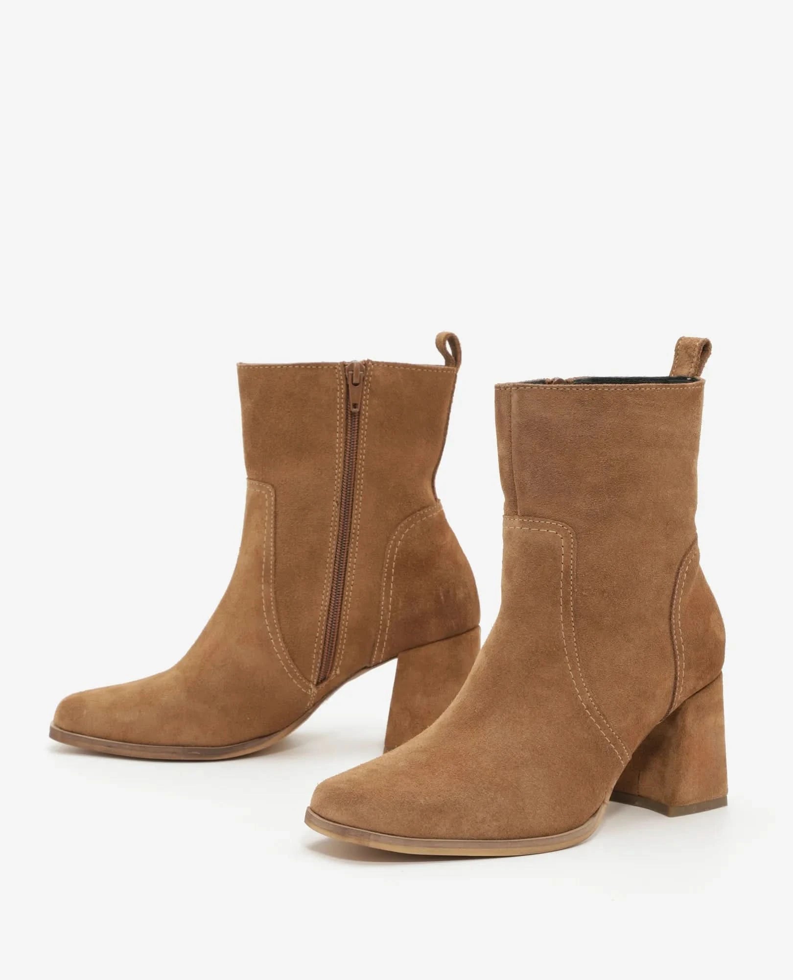 מגפוני עקב מעור זמש איכותי דגם בריטני | מגפונים לנשים- בי יוניק