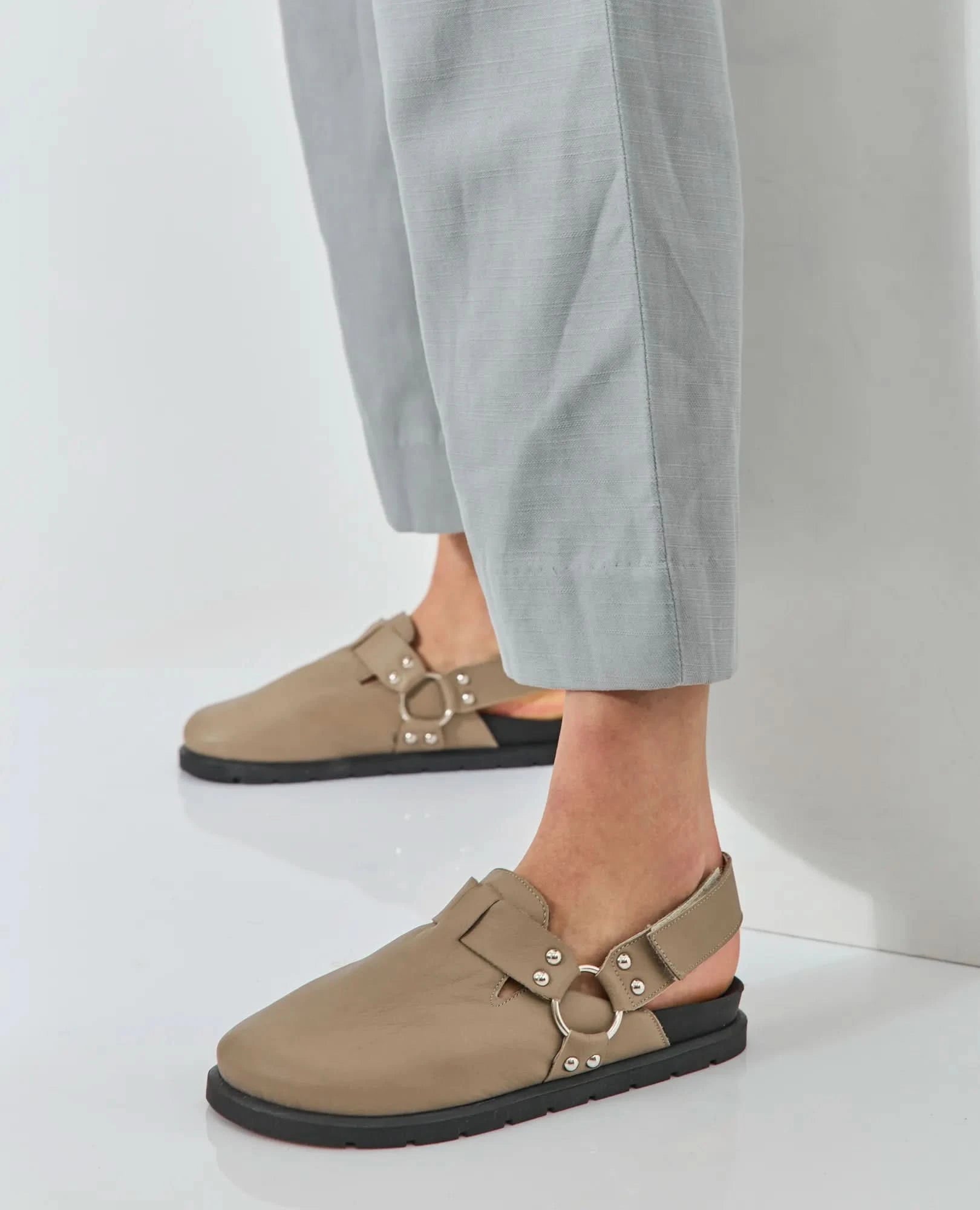 כפכפים סגורים - ג'יה - B Unique -  כפכפים