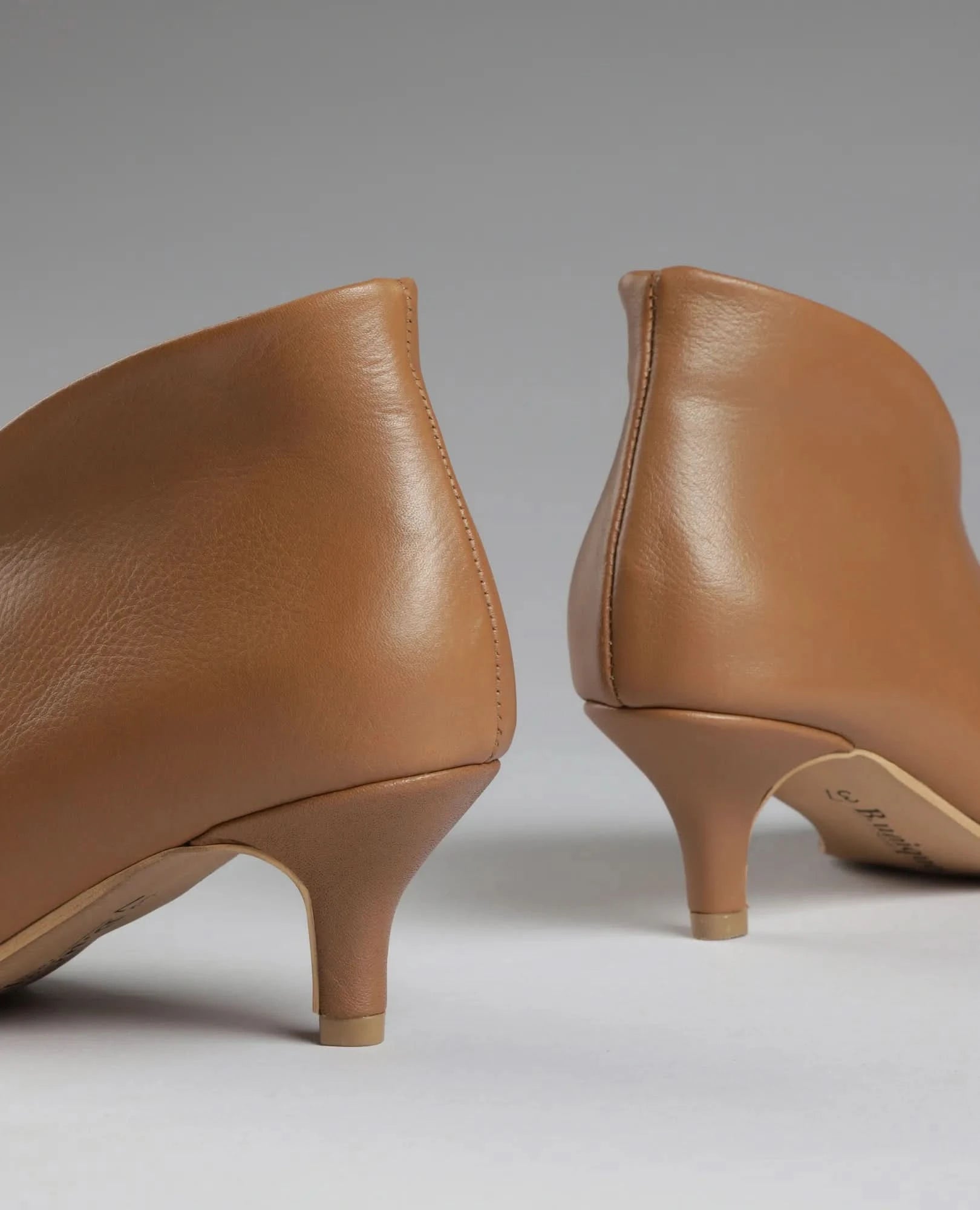 מגפוני עקב - מירי - B Unique -  מגפונים