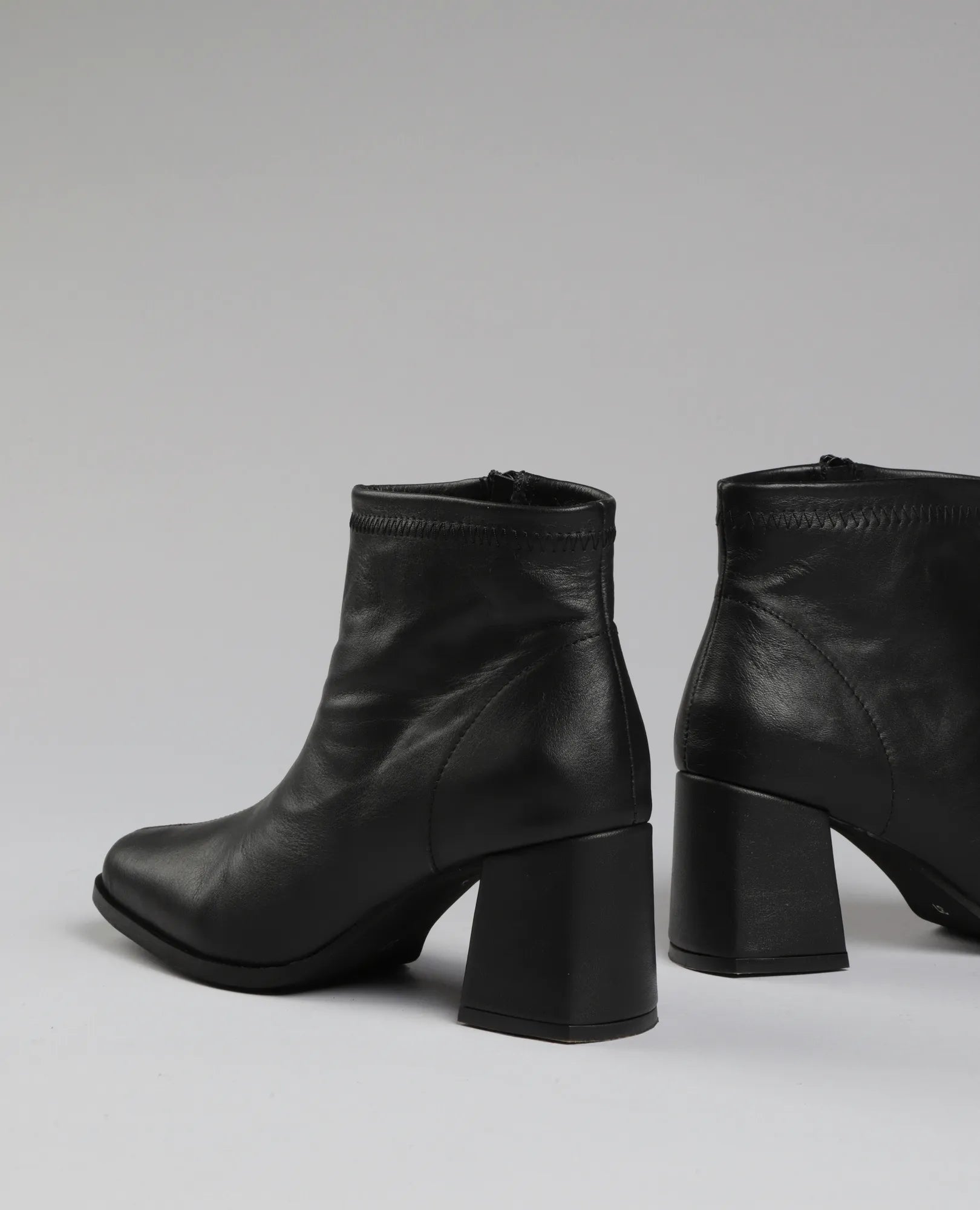 מגפוני עקב - רונה לי - B Unique -  מגפונים