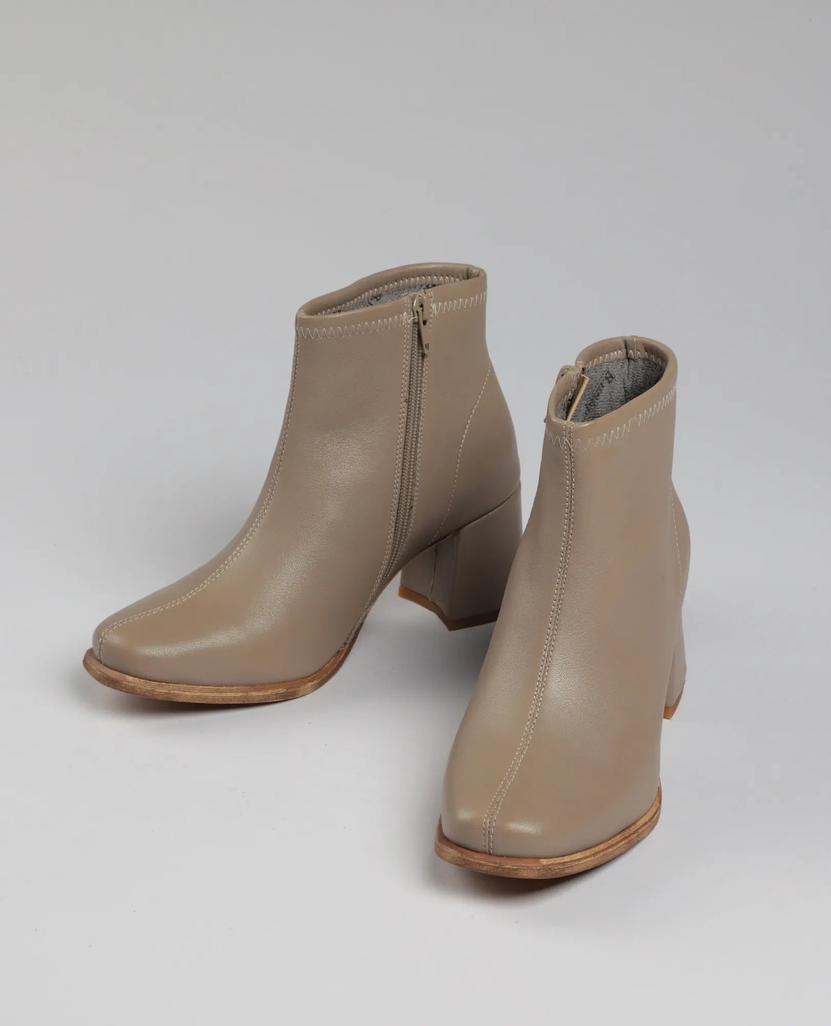 מגפוני עקב - רונה לי - B Unique -  מגפונים