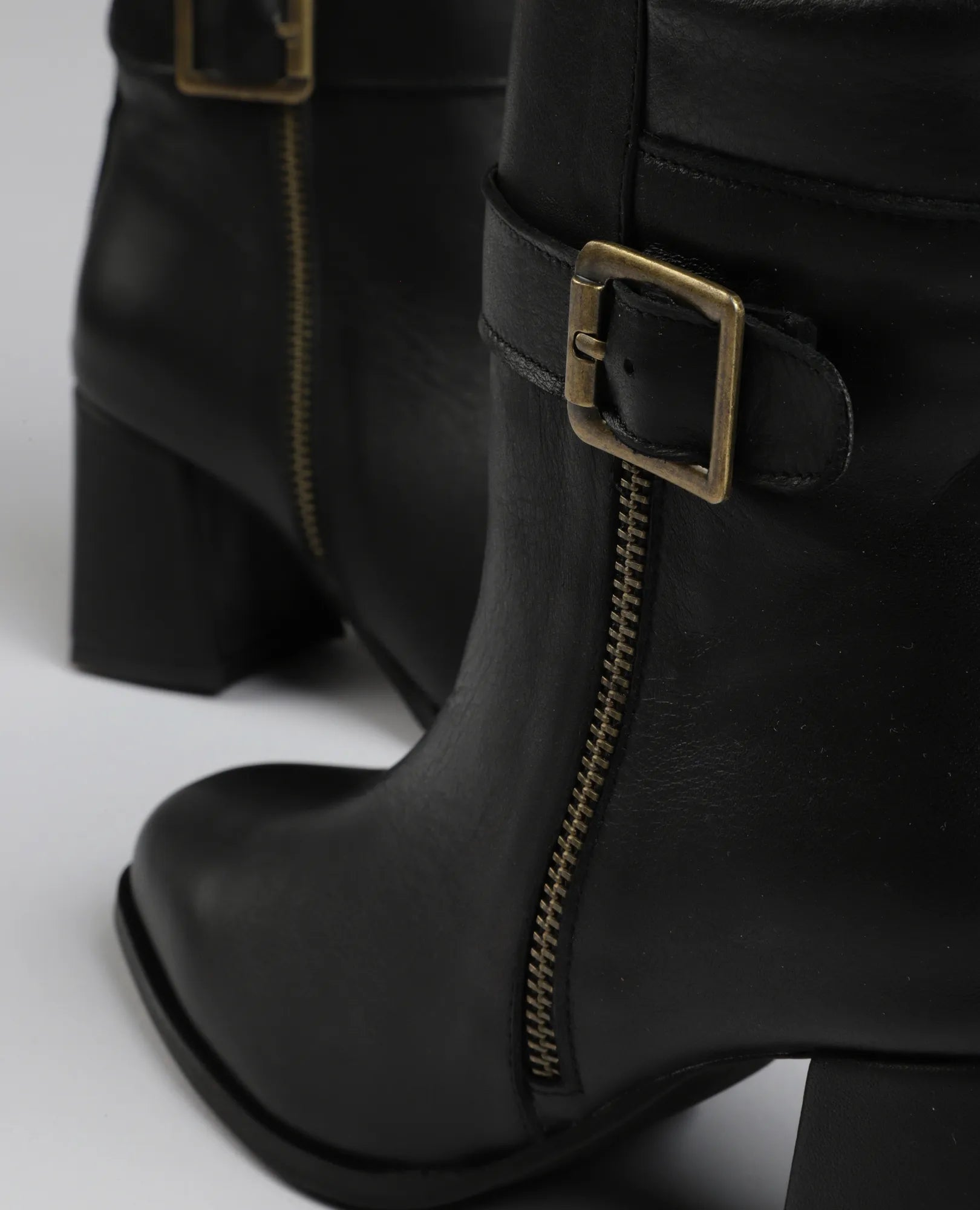 מגפוני עקב - קייסי - B Unique -  מגפונים