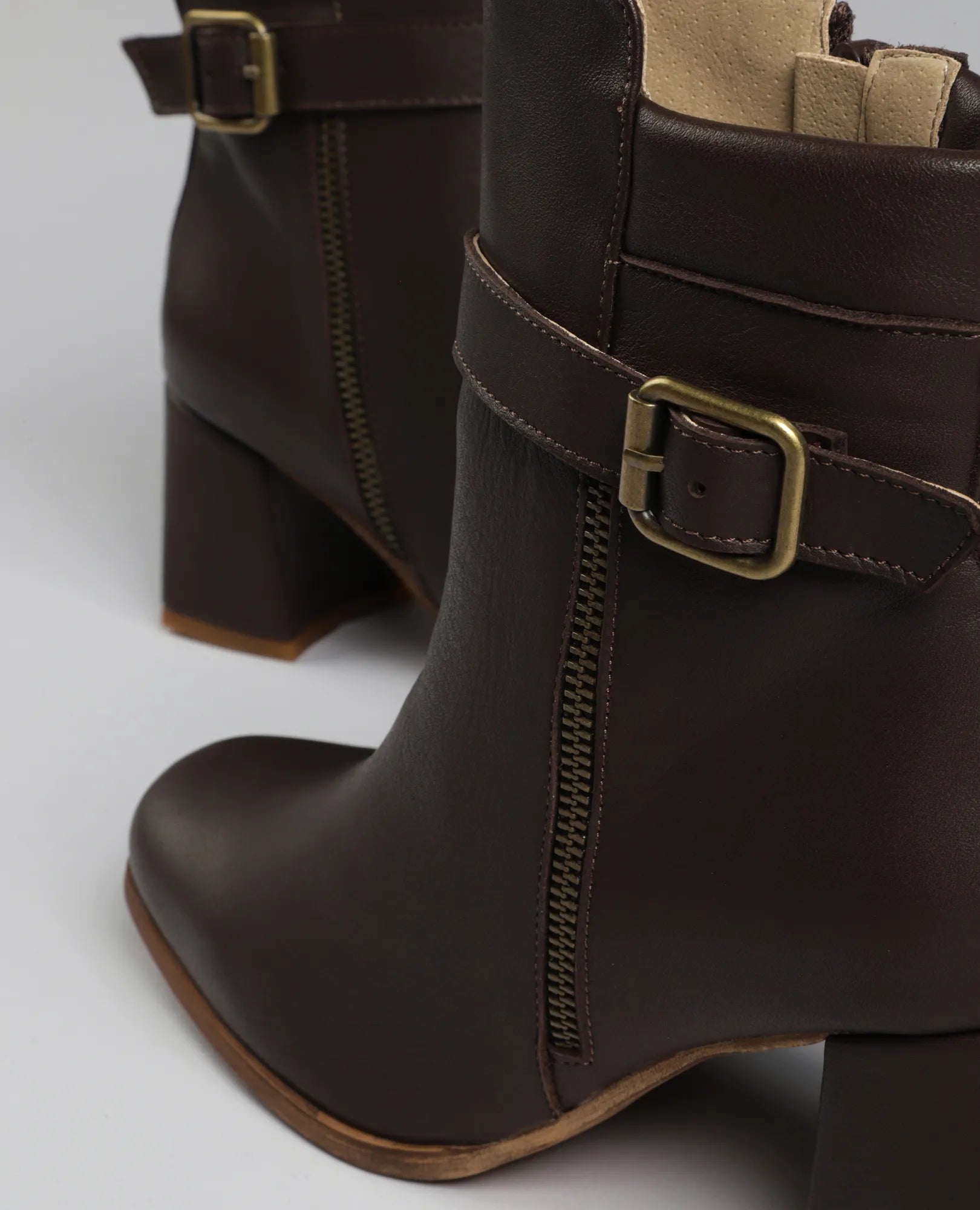 מגפוני עקב - קייסי - B Unique -  מגפונים