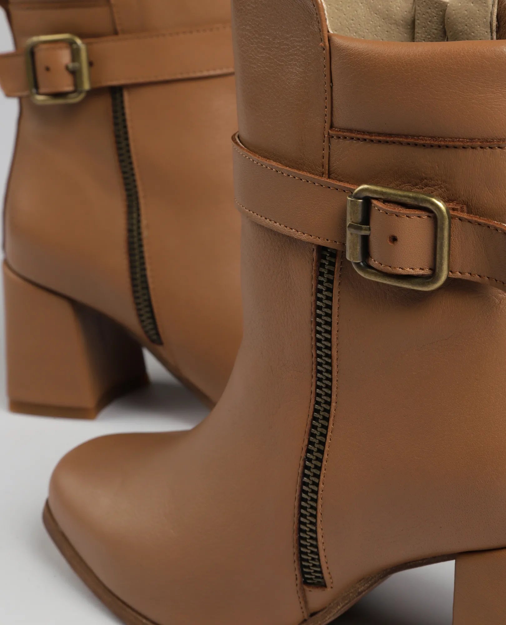 מגפוני עקב - קייסי - B Unique -  מגפונים