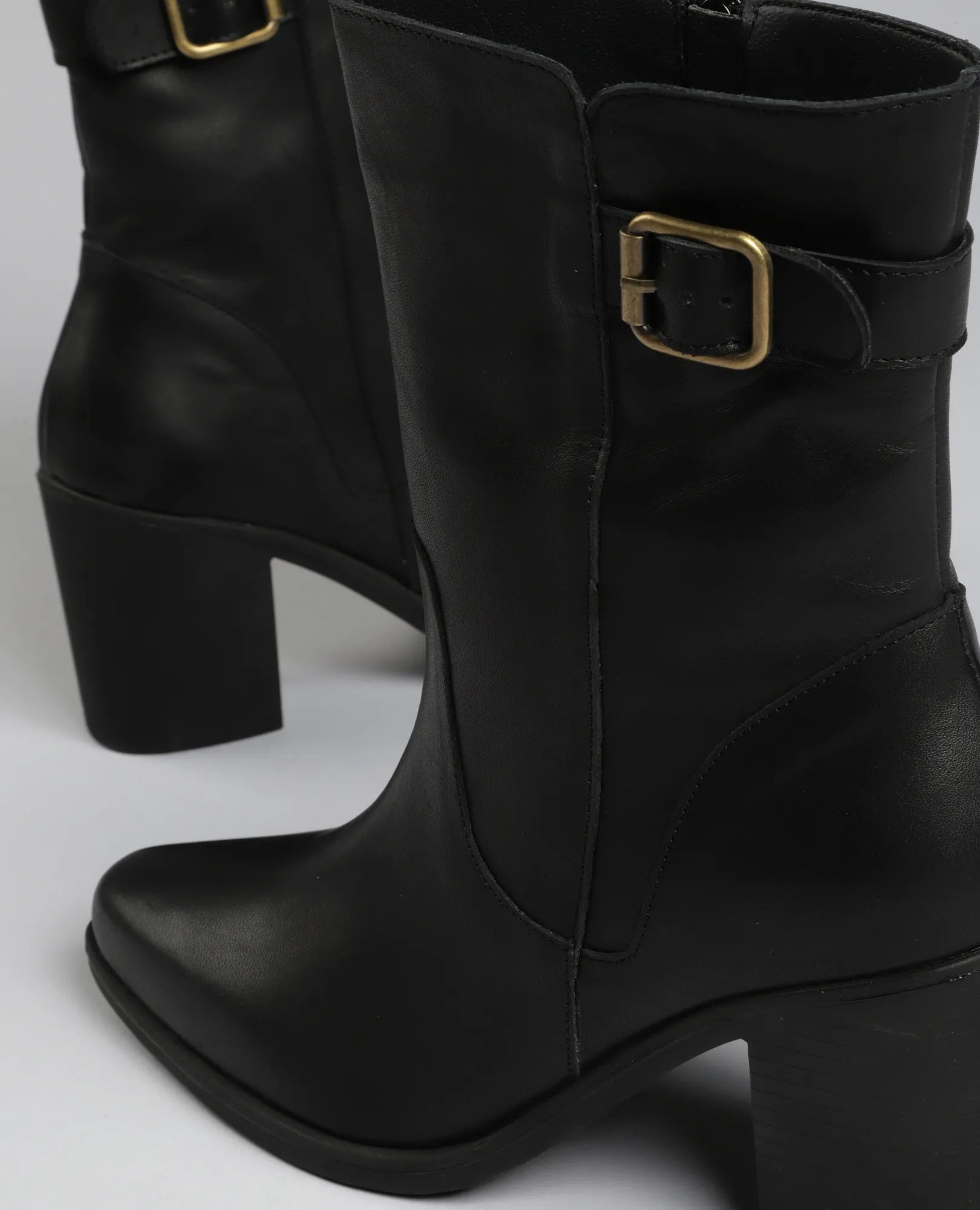 מגפוני עקב - אשלי - B Unique -  מגפונים