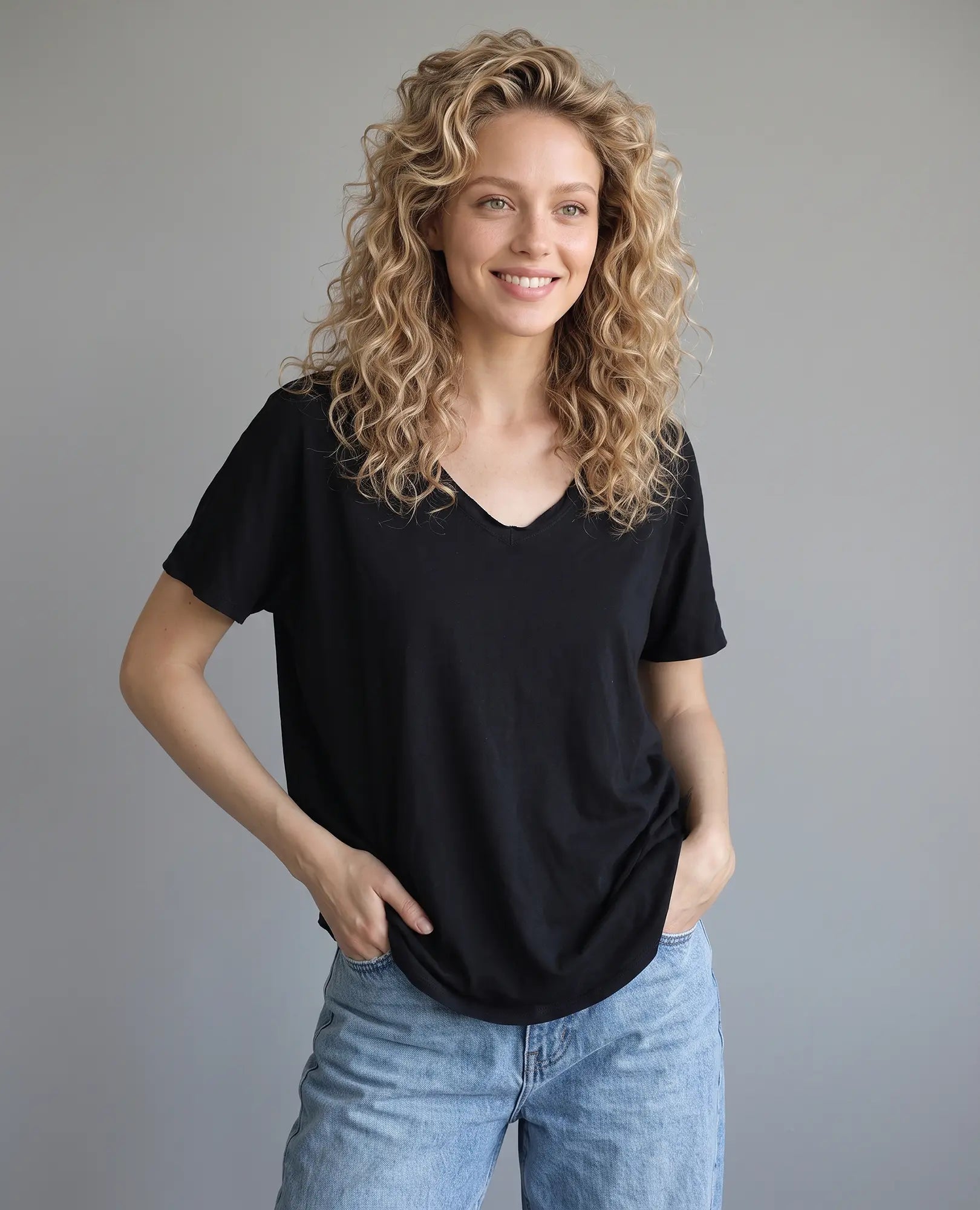 חולצת וי קלאסית