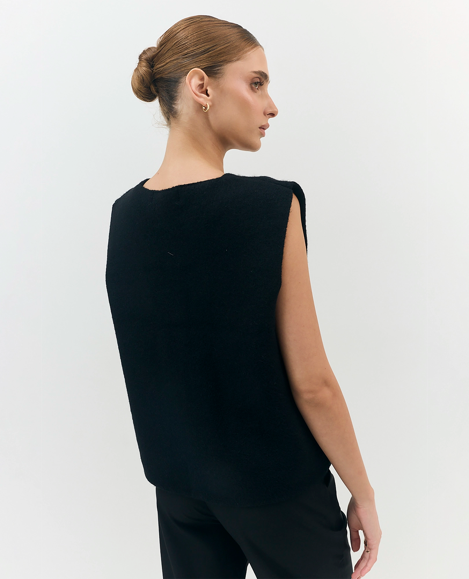 ווסט סריג מחוייט - B Unique -  ווסטים