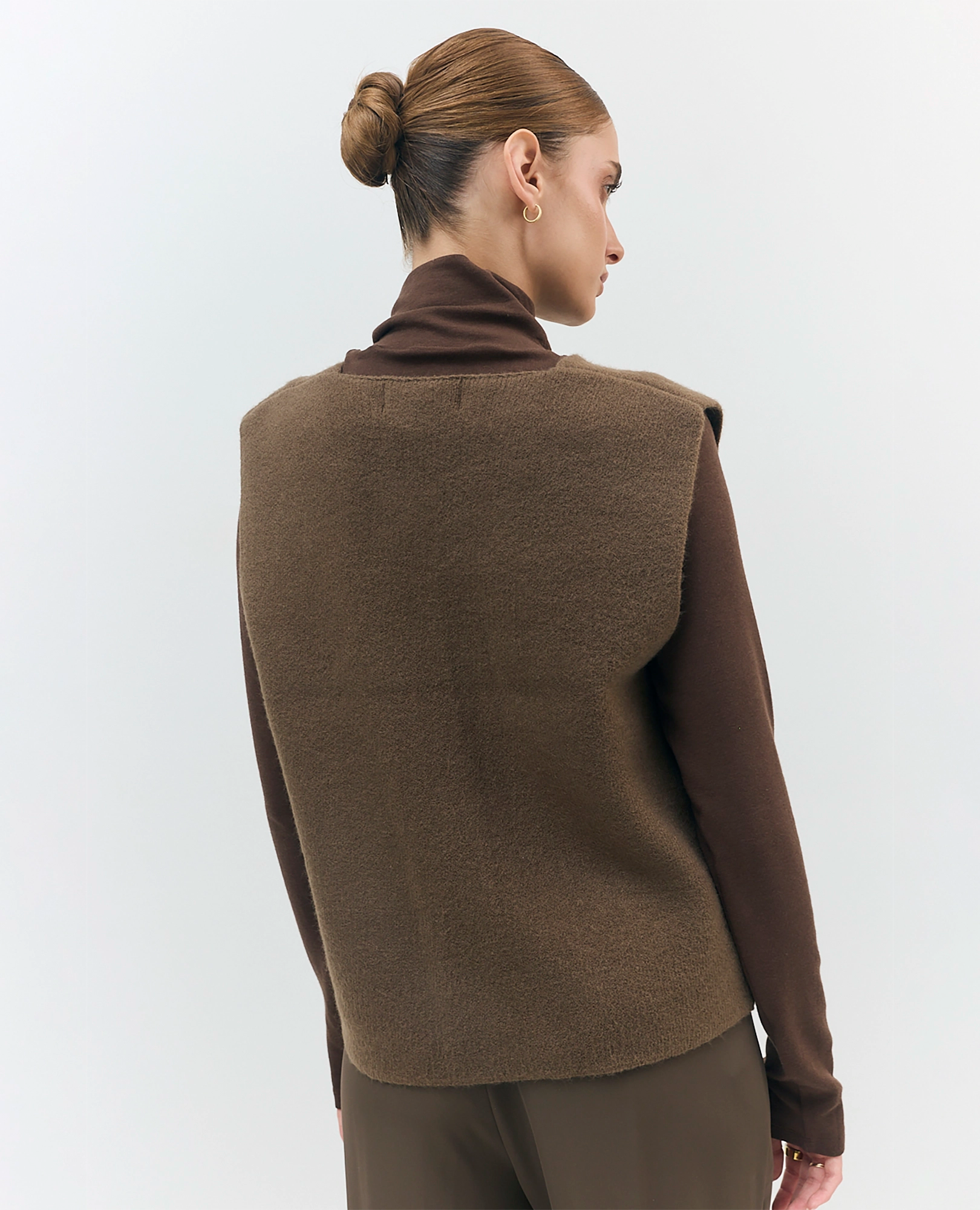 ווסט סריג מחוייט - B Unique -  ווסטים