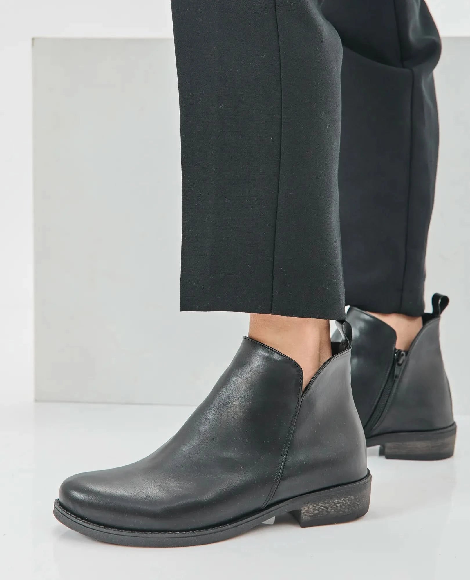 מגפונים לנשים- שחר - B Unique -  מגפונים