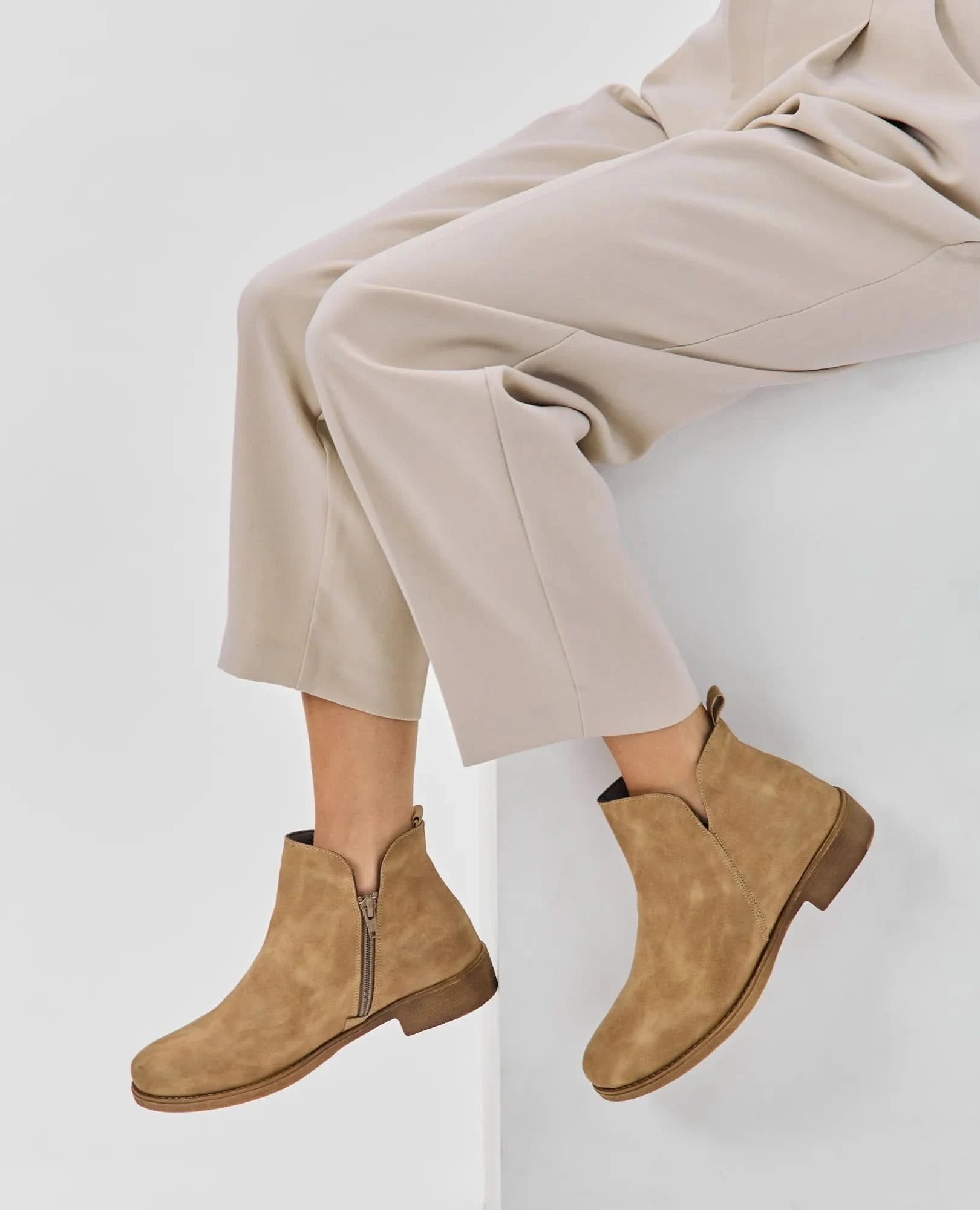 מגפונים לנשים- שחר - B Unique -  מגפונים