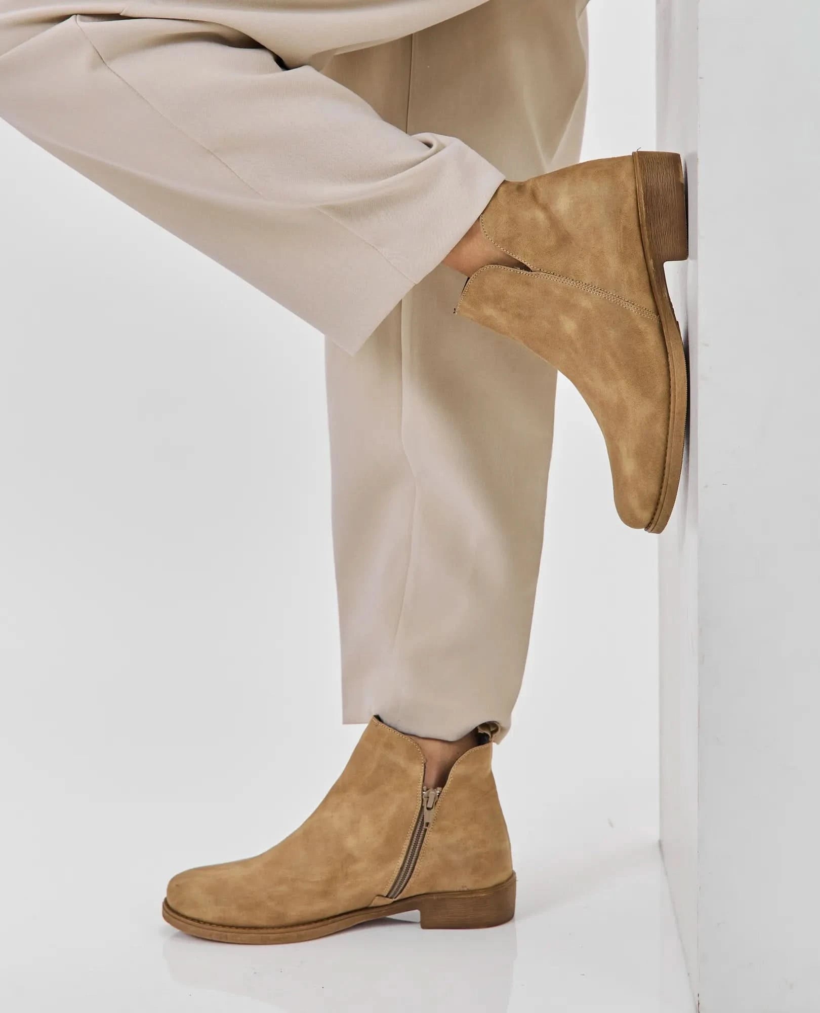 מגפונים לנשים- שחר - B Unique -  מגפונים