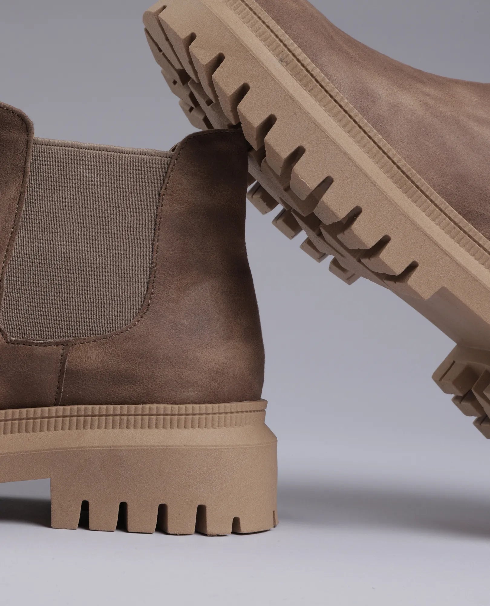 מגפוני טרקטור- אתי