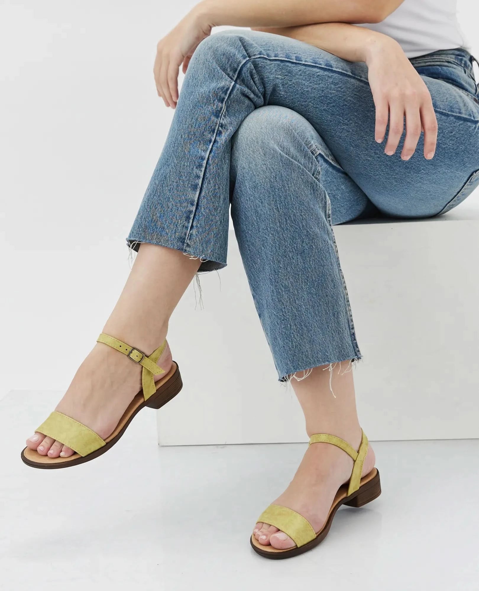 סנדלים קלאסיים- פלג