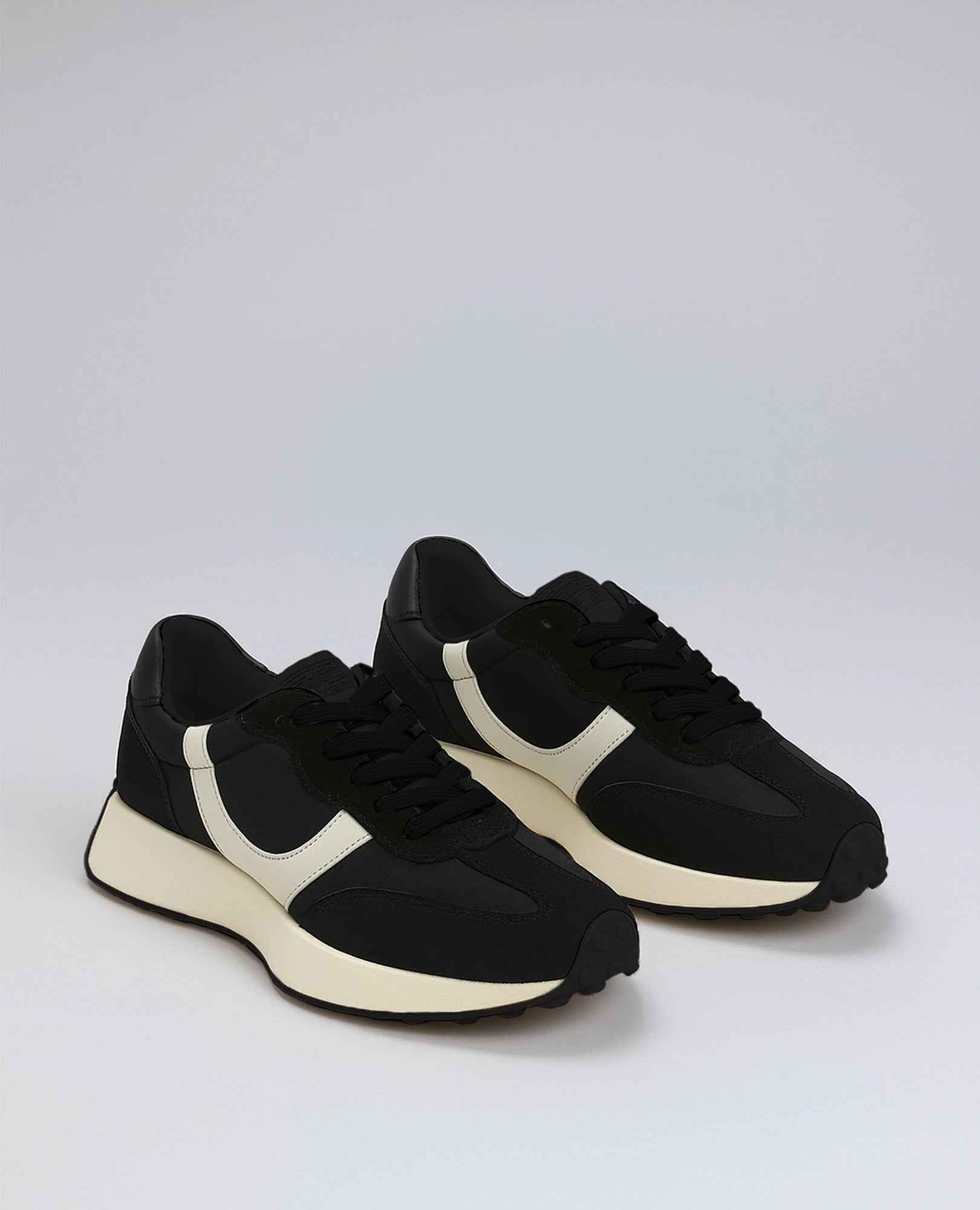 נעלי סניקרס - דני