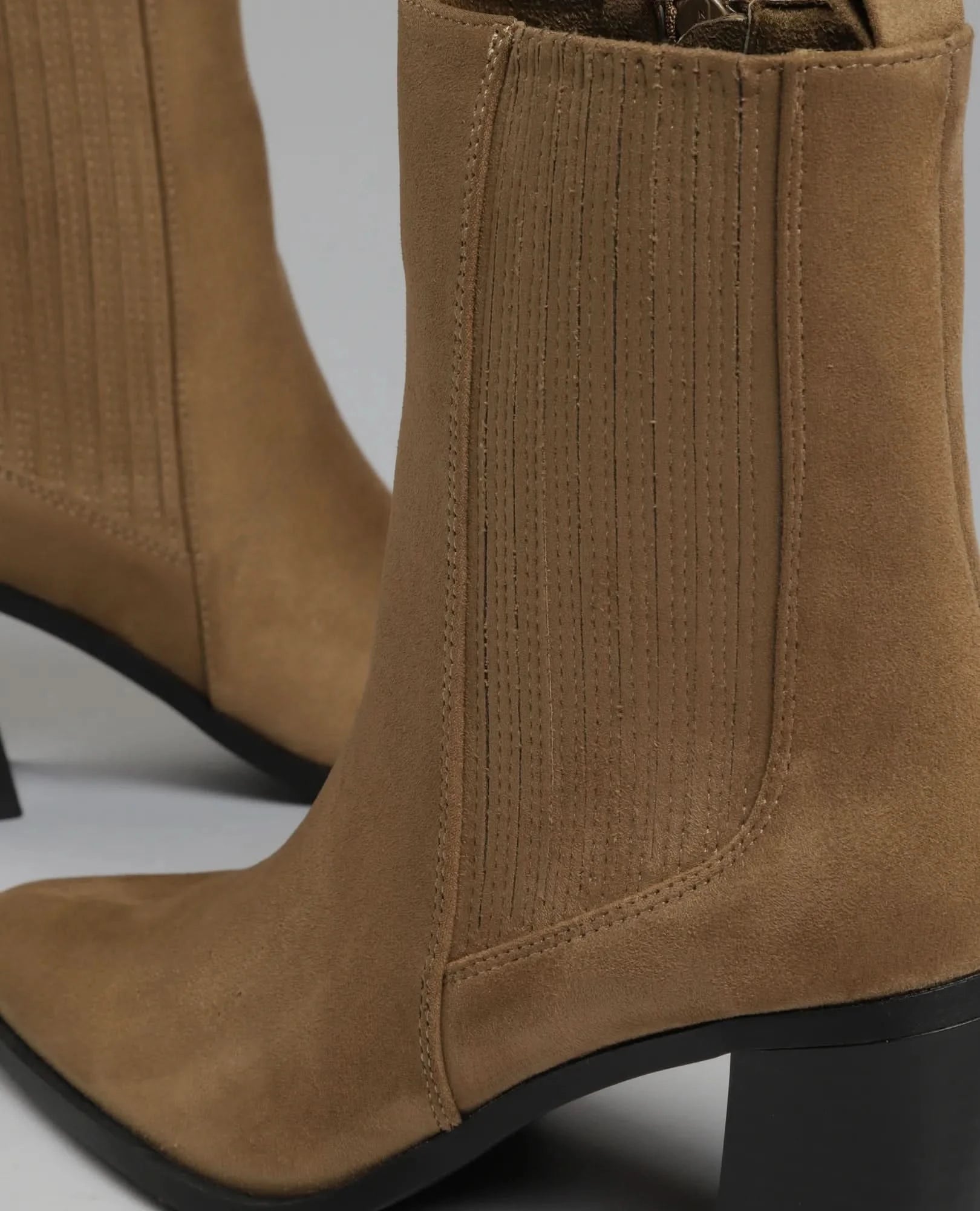 מגפוני עקב צ'לסי - גלי - B Unique -  מגפונים