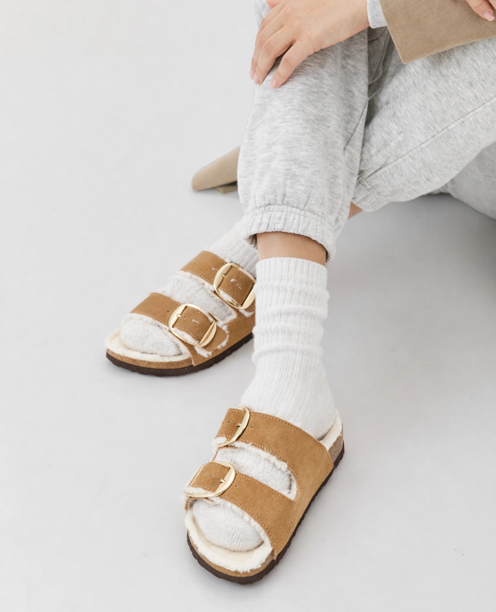 כפכפי עור ופרווה - חני