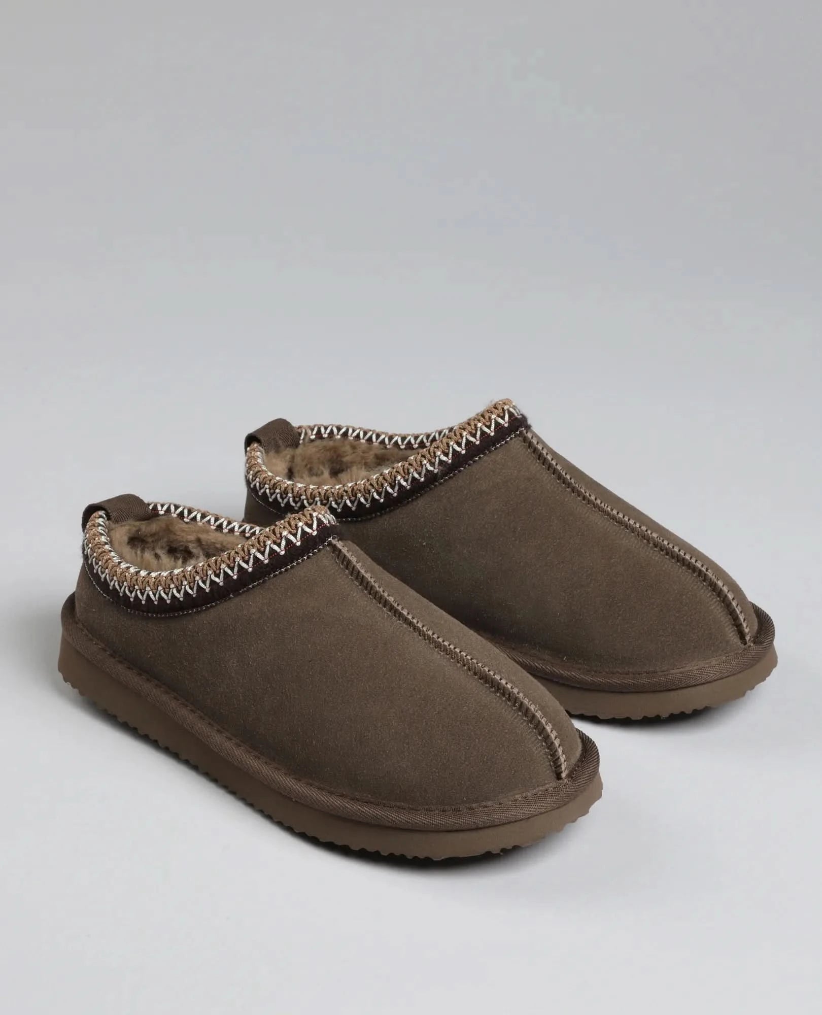 כפכפי עור עם רקמה - יערה - B Unique -  כפכפים