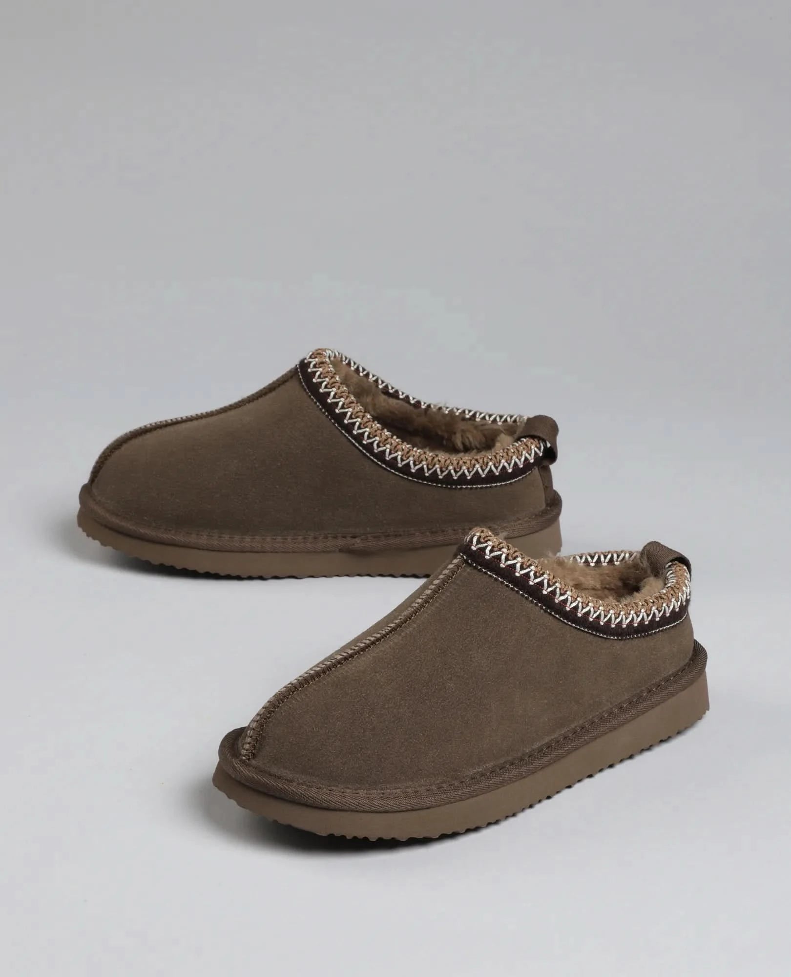 כפכפי עור עם רקמה - יערה - B Unique -  כפכפים