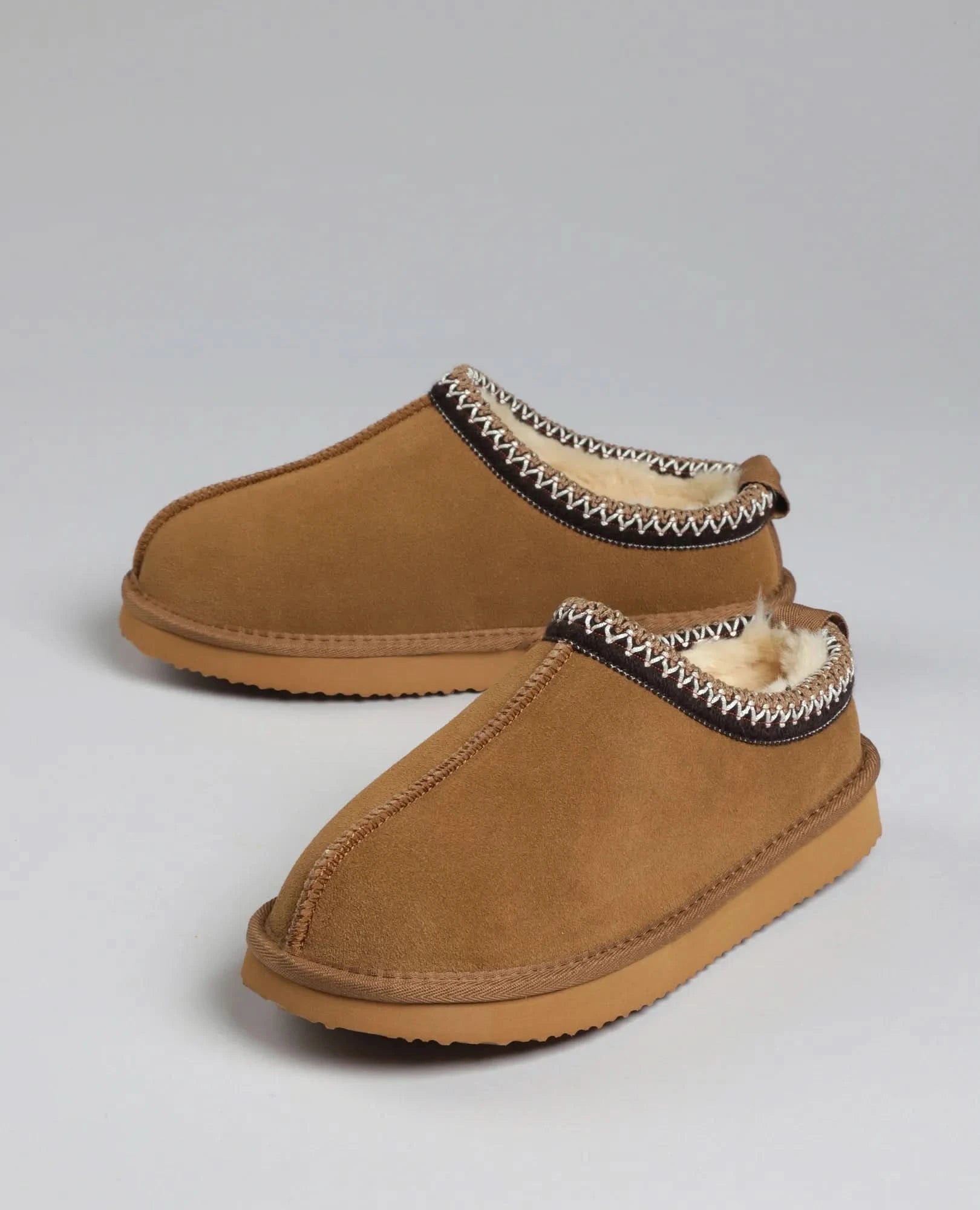 כפכפי עור עם רקמה - יערה - B Unique -  כפכפים