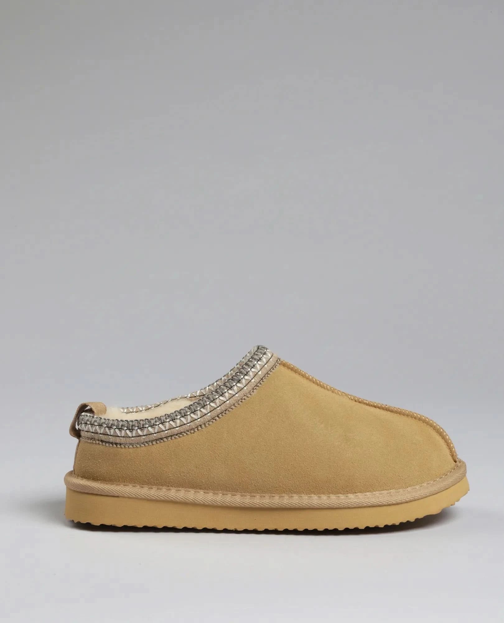 כפכפי עור עם רקמה - יערה - B Unique -  כפכפים