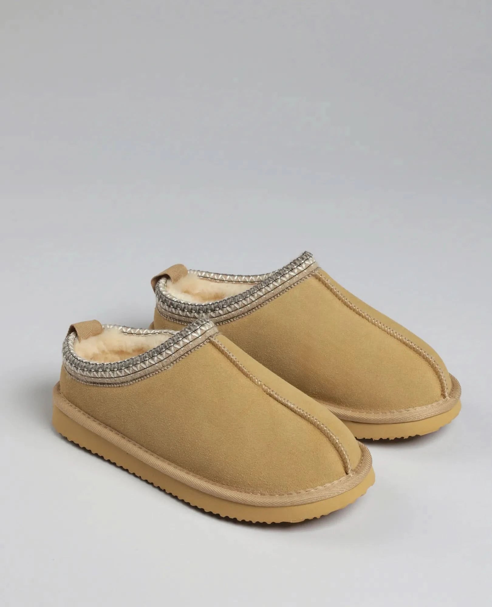 כפכפי עור עם רקמה - יערה - B Unique -  כפכפים