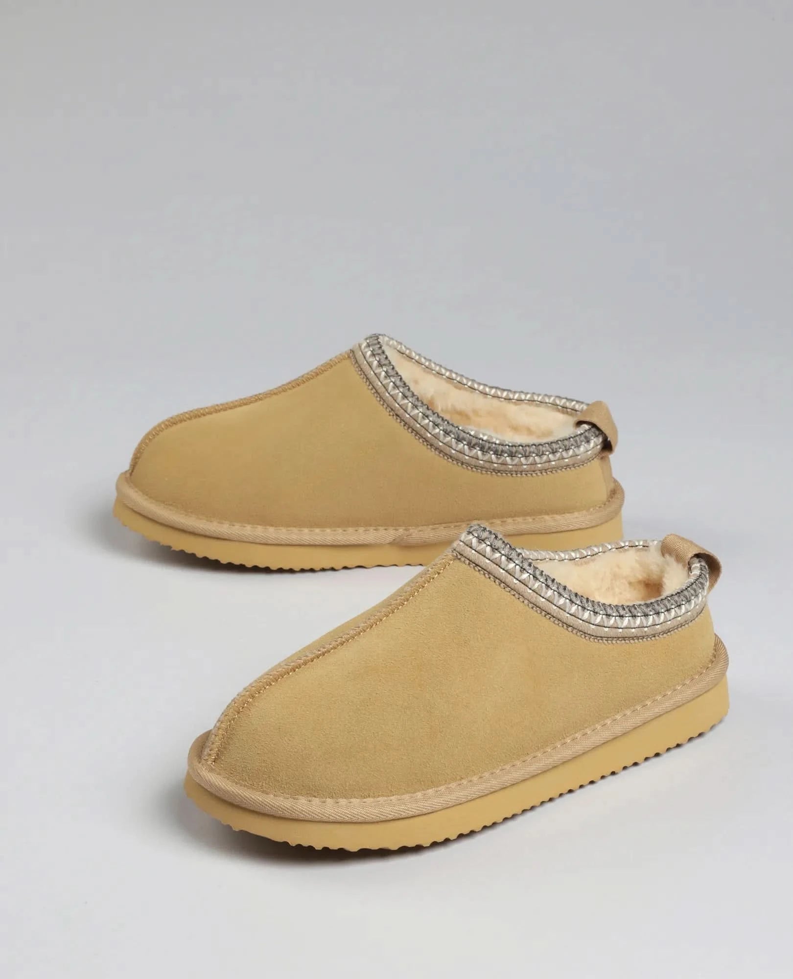 כפכפי עור עם רקמה - יערה - B Unique -  כפכפים