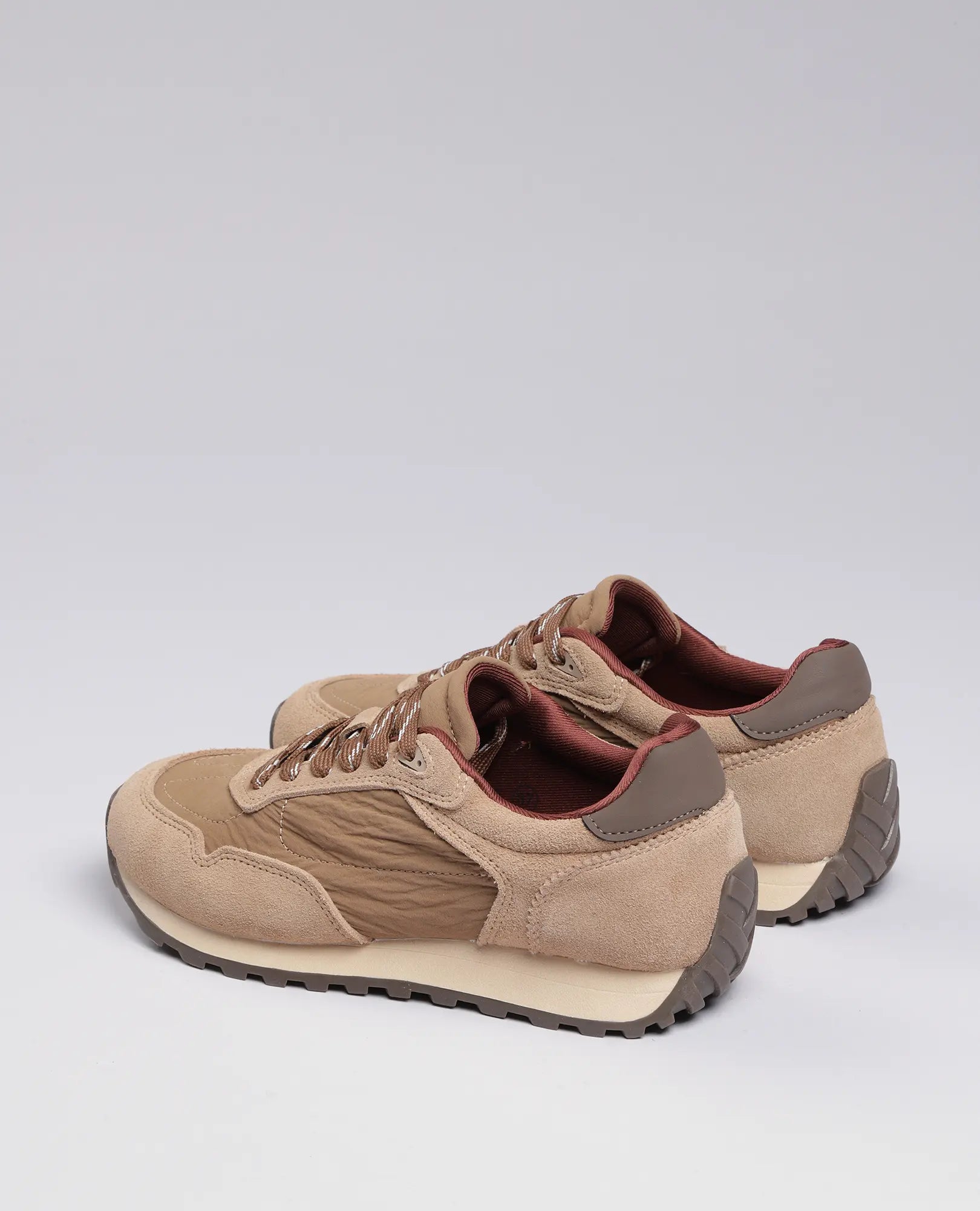 סניקרס עור זמש בשילוב ניי - B Unique -  סניקרס