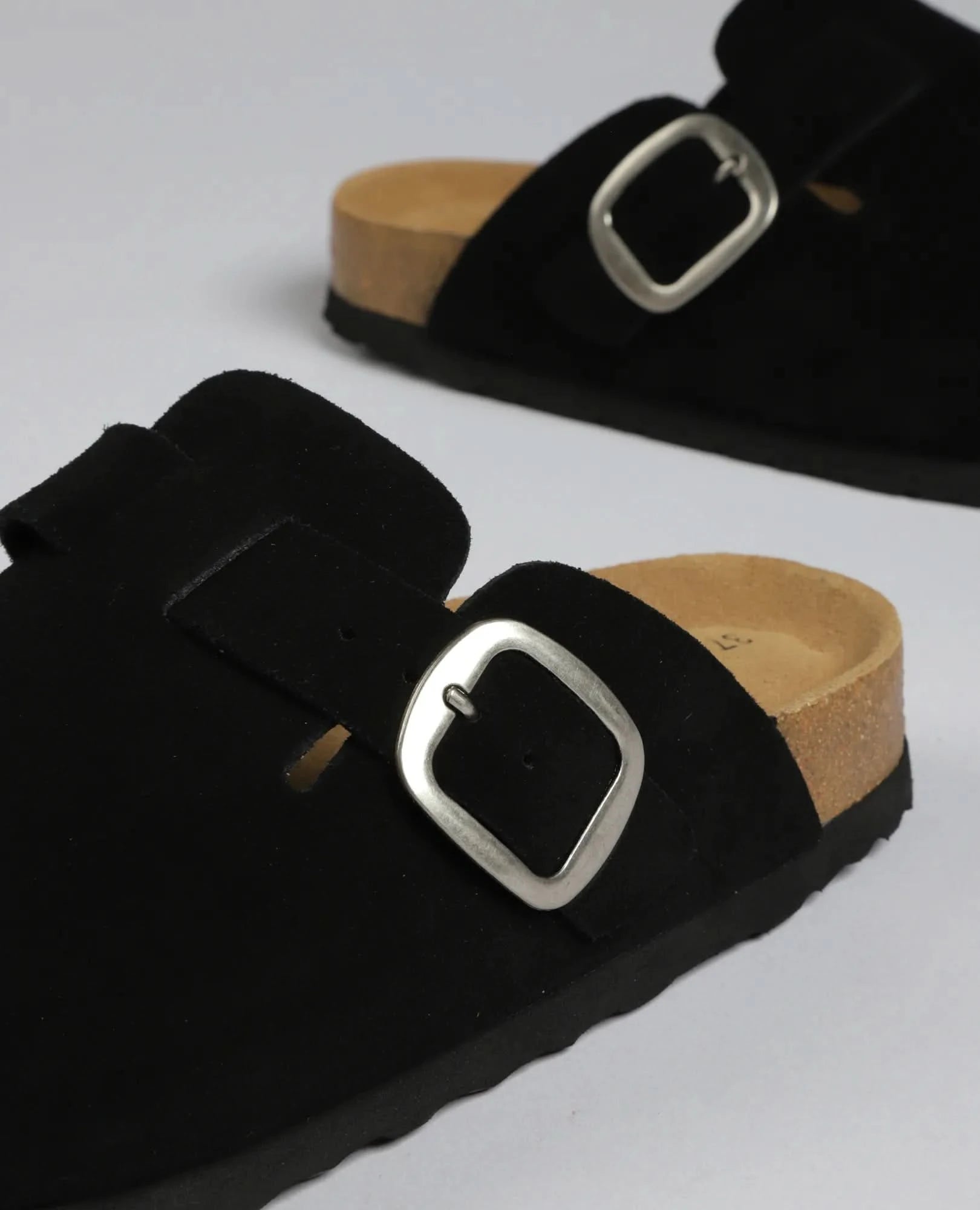 כפכפי עור - ים - B Unique -  כפכפים