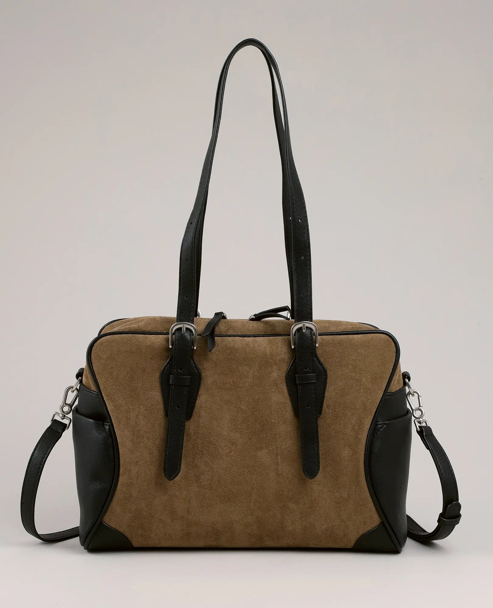 תיק צד-מנדי בצבע חאקי מבית B-Unique Bags עם שתי ידיות, רצועה צדדית ואבזם קדמי.