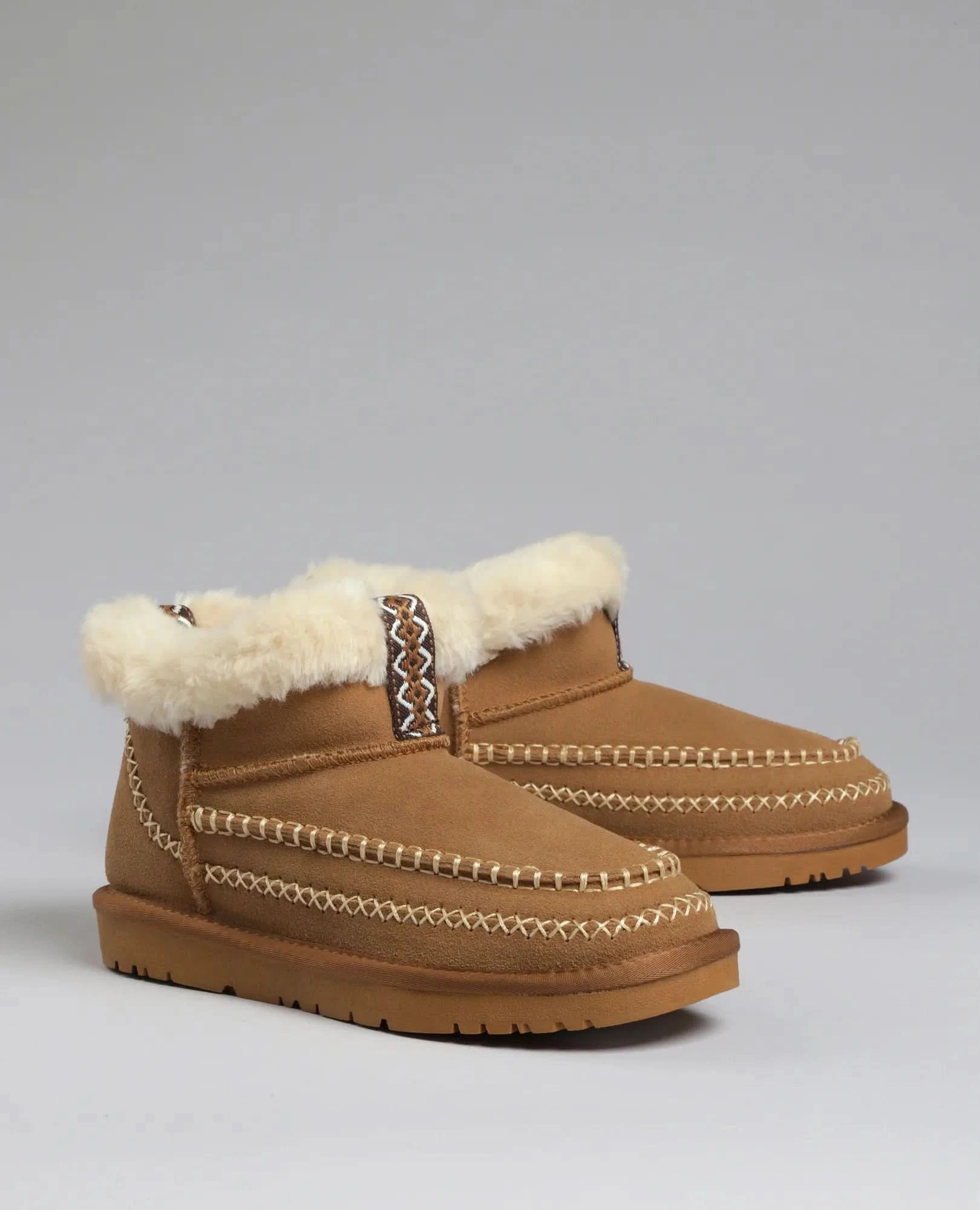 מגפוני פרווה - נאיה - B Unique -  מגפונים