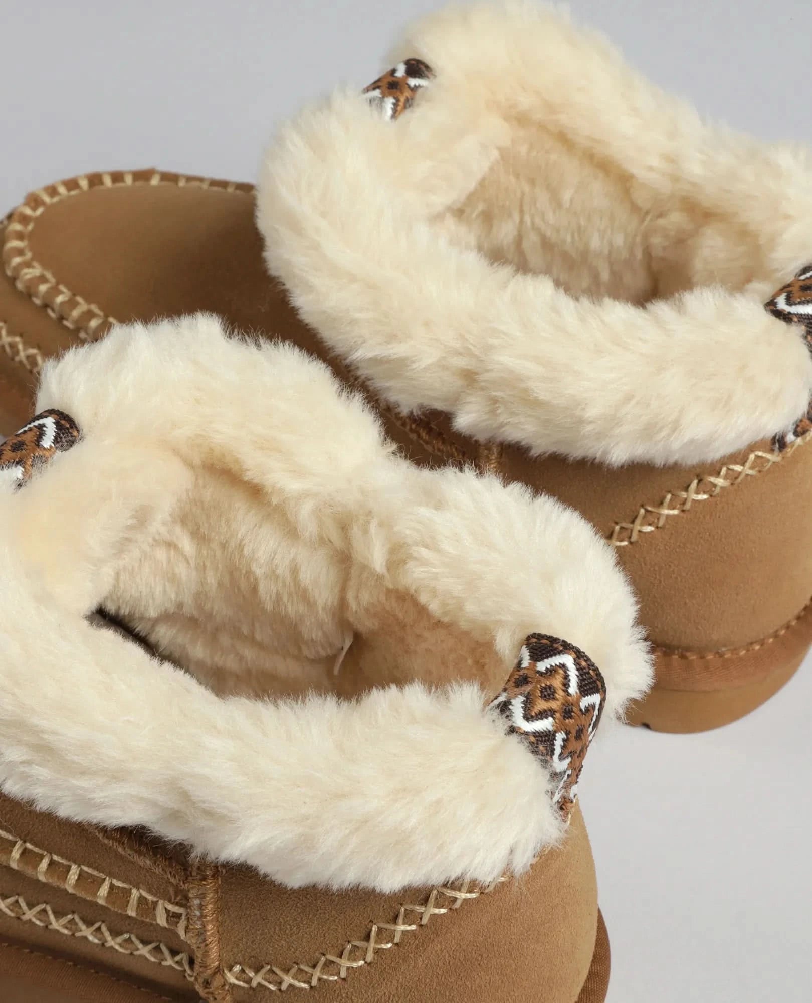 מגפוני פרווה - נאיה - B Unique -  מגפונים