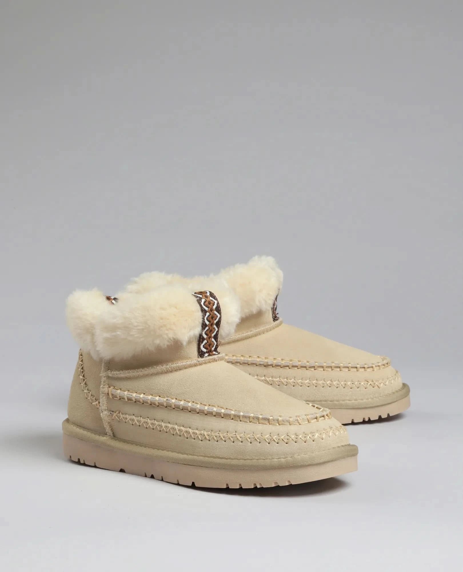 מגפוני פרווה - נאיה - B Unique -  מגפונים