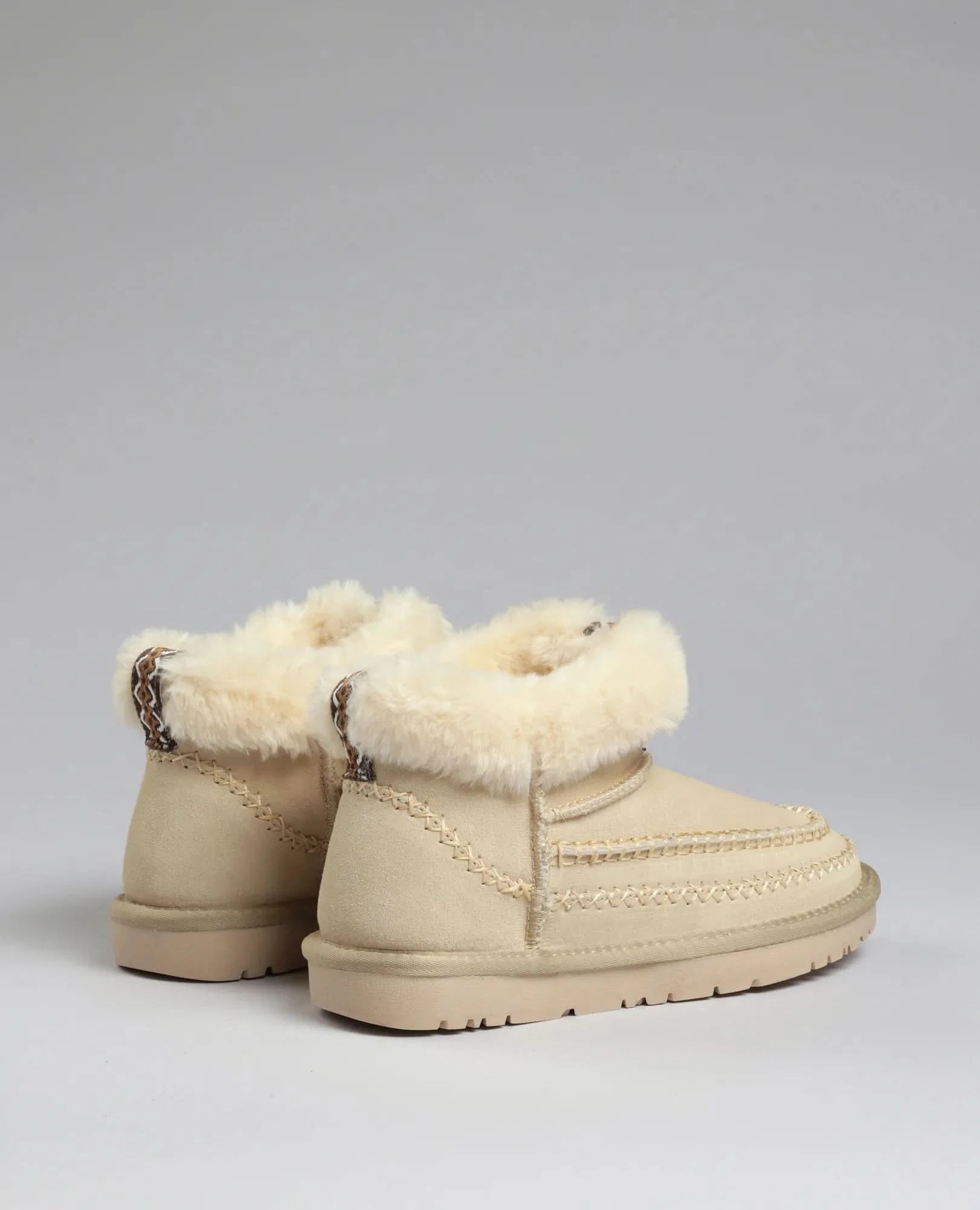 מגפוני פרווה - נאיה - B Unique -  מגפונים