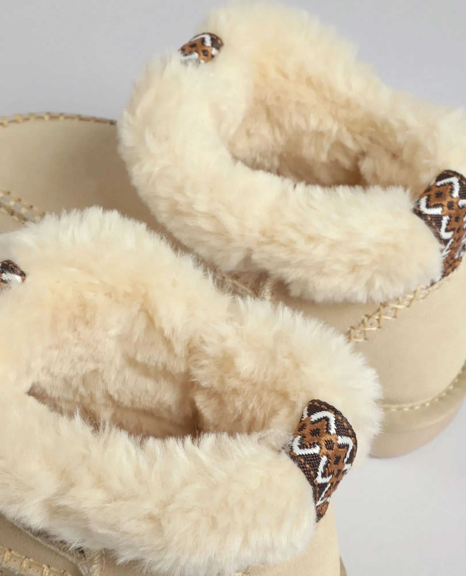 מגפוני פרווה - נאיה - B Unique -  מגפונים