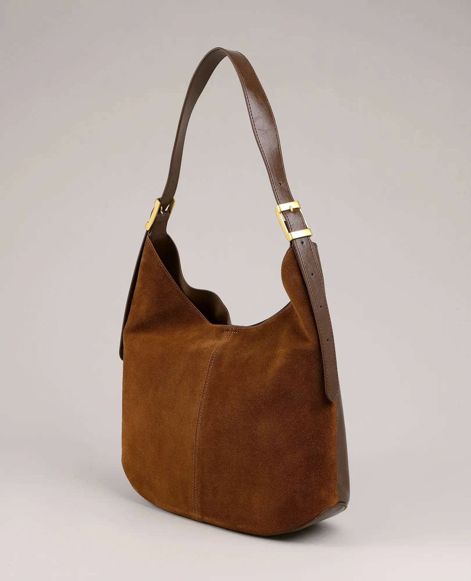 תיק צד מבד משולב עור - דיאנה מבית B-Unique Bags, בעיצוב קלאסי ויומיומי עם רצועת עור כהה מתכווננת.