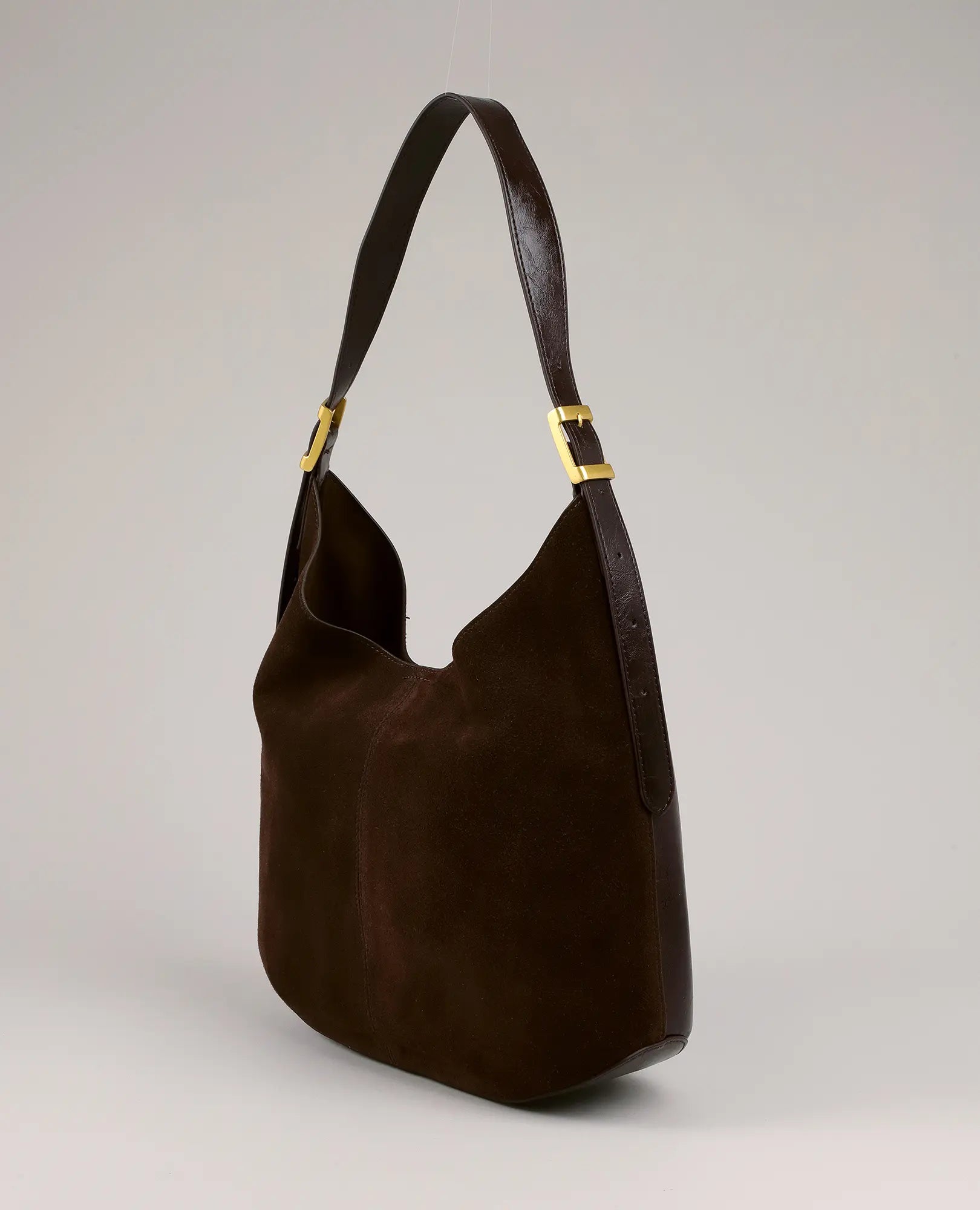 תיק צד מבד פשתן בשילוב עור מדגם "דיאנה" מבית B-Unique Bags, עם רצועה רחבה ואבזמי זהב, מושלם לשימוש יומיומי.