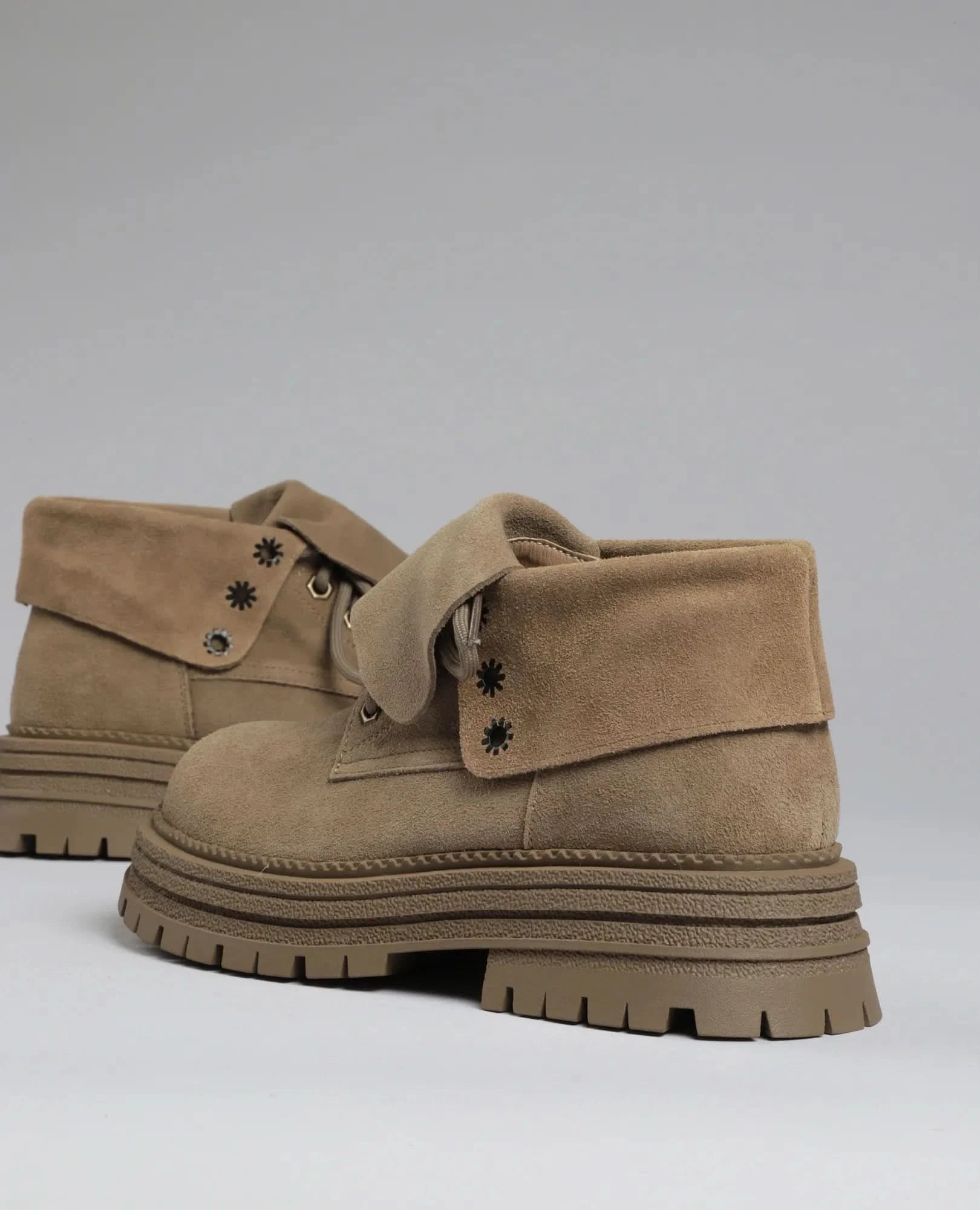 מגפונים סוליית טרקטור- ליאל - B Unique -  מגפונים