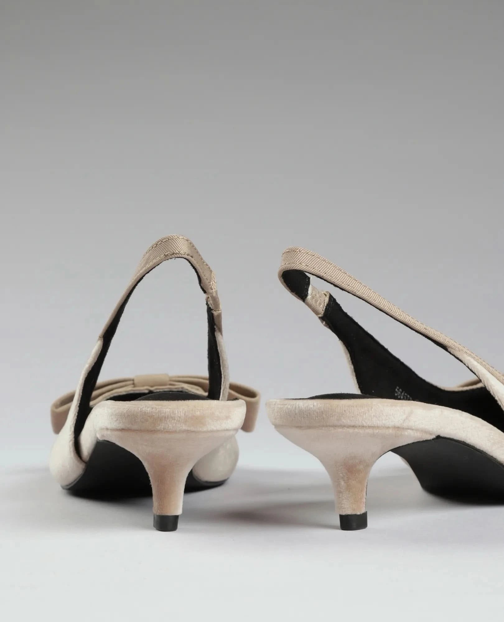 נעלי עקב פפיון - לונדון - B Unique -  נעלי עקב