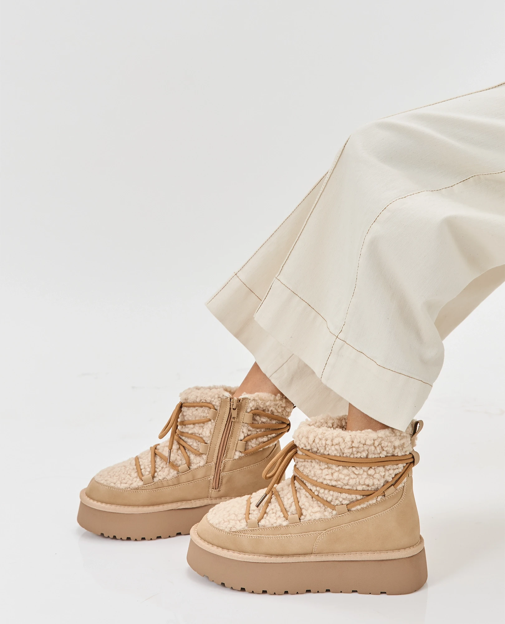 מגפוני פרווה פלטפורמה - גיא - B Unique -  מגפונים