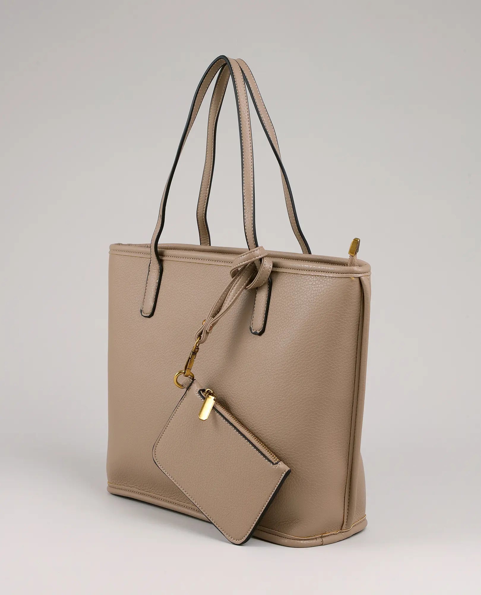 תיק צד גדול עם ארנק - רומא מבית B-Unique Bags בגוון טאופ, מוצג על רקע בהיר.