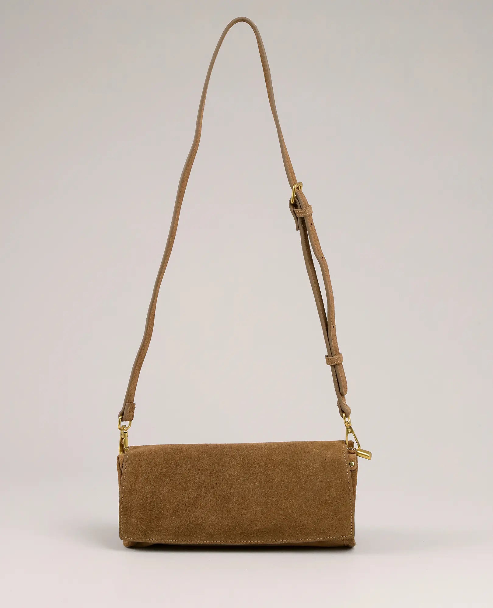 תיק צד מעור - נילי מבית B-Unique Bags בעיצוב אלגנטי, עם סגירת רוכסן, רצועה מתכווננת ואביזרי מתכת בזהב.