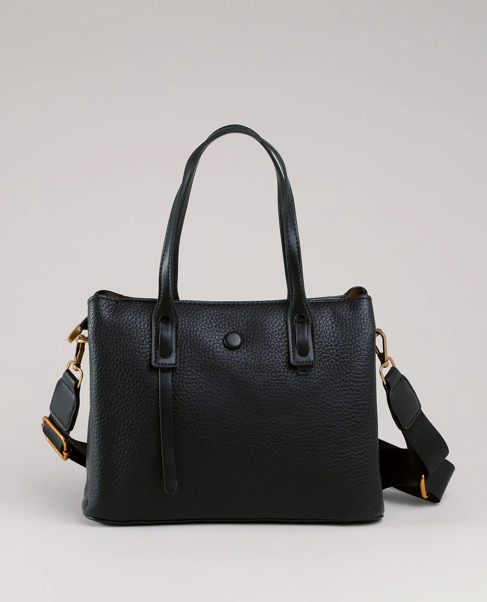 תיק צד שחור של B-Unique Bags עם שתי ידיות ורצועת כתף נשלפת, מוצג על רקע בהיר.