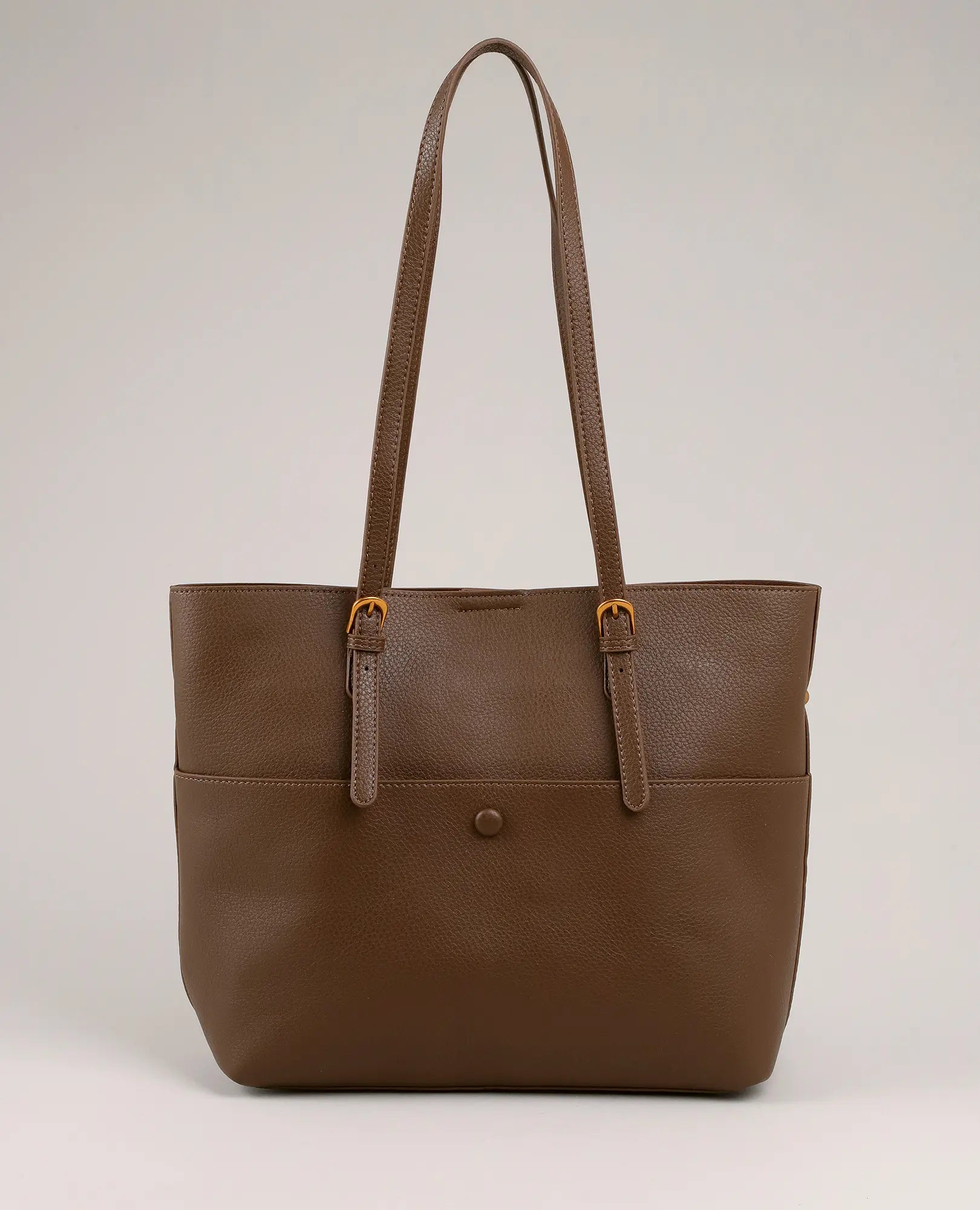 תיק צד גדול – "אמיליה" מבית B-Unique Bags: דמוי עור חום, כיס קדמי ורצועות כתף ארוכות – מושלם לעבודה.