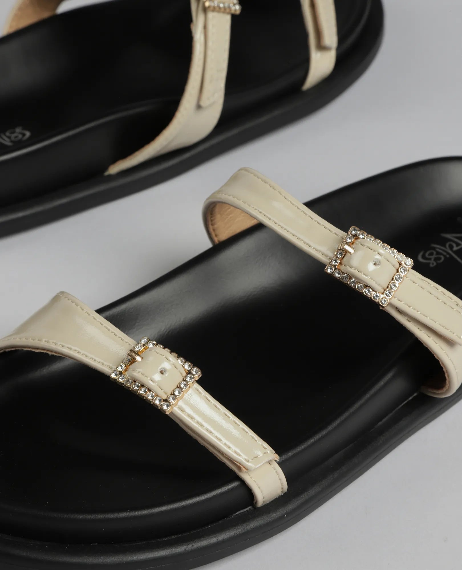 כפכפי רצועות - איריס - B Unique -  סנדלים