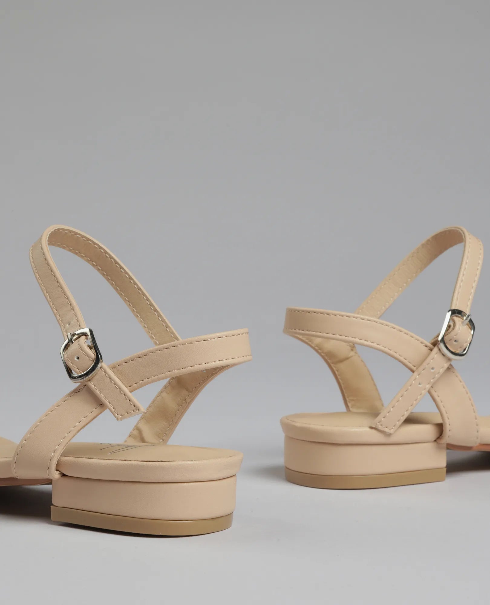 סנדלים שטוחים - לידר - B Unique -  סנדלים